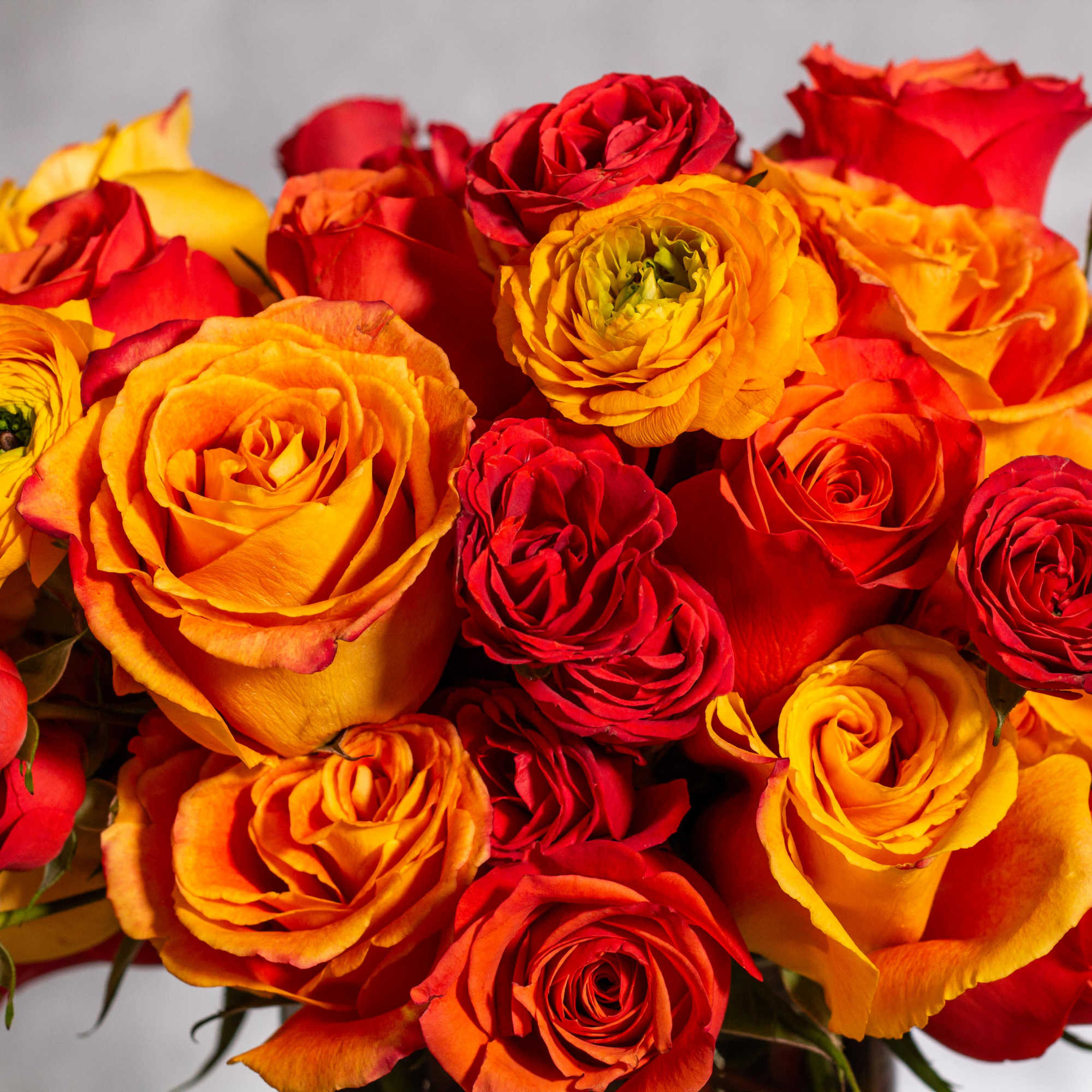 Crafting a stunning floral arrangement in a 5x5 cylinder vase with an, photo 4 of 7