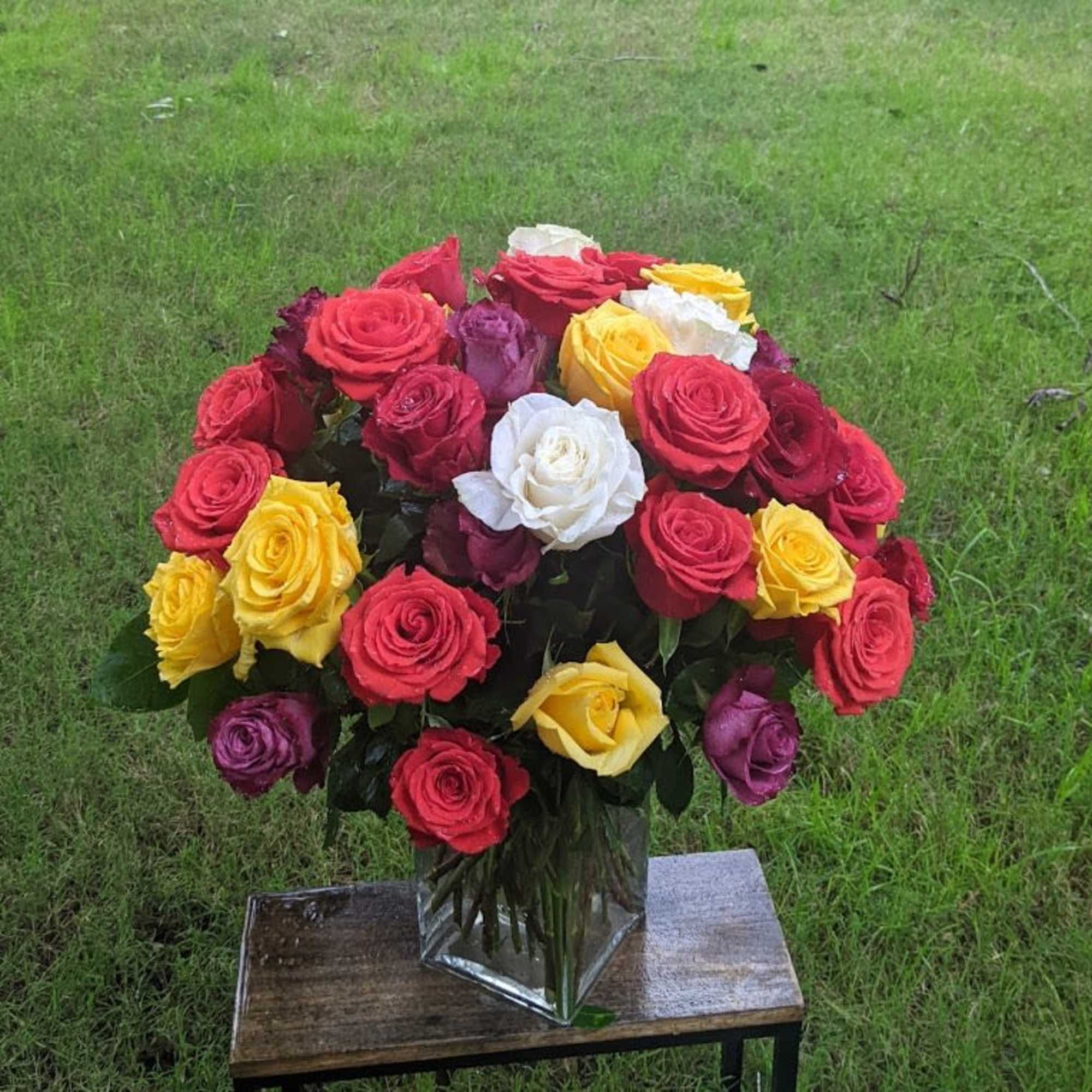 Bouquet of multicolored roses in a clear glass vase, photo 4 of 4