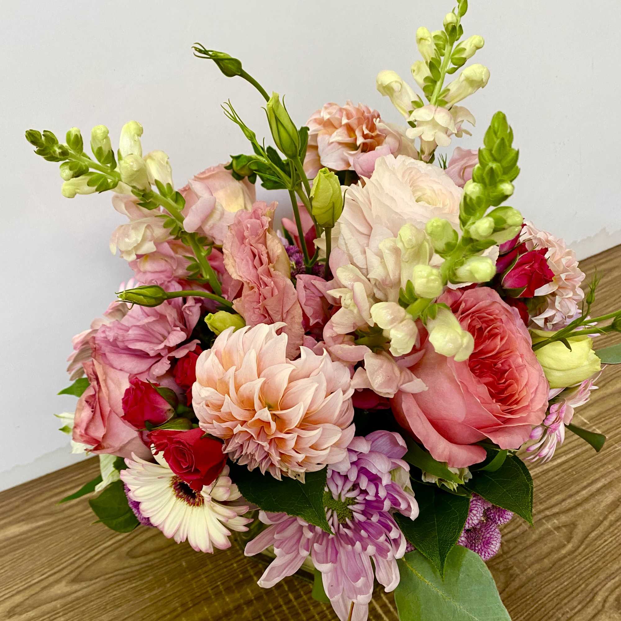 Bring the beauty of the season indoors with this vibrant mix of