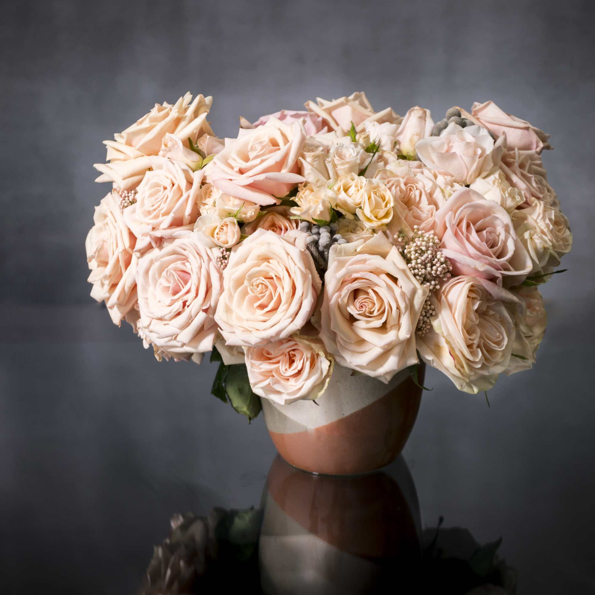 Breathtakingly beautiful, these ruffled sand - cream  Quicksand Roses and Imported, photo 2 of 3