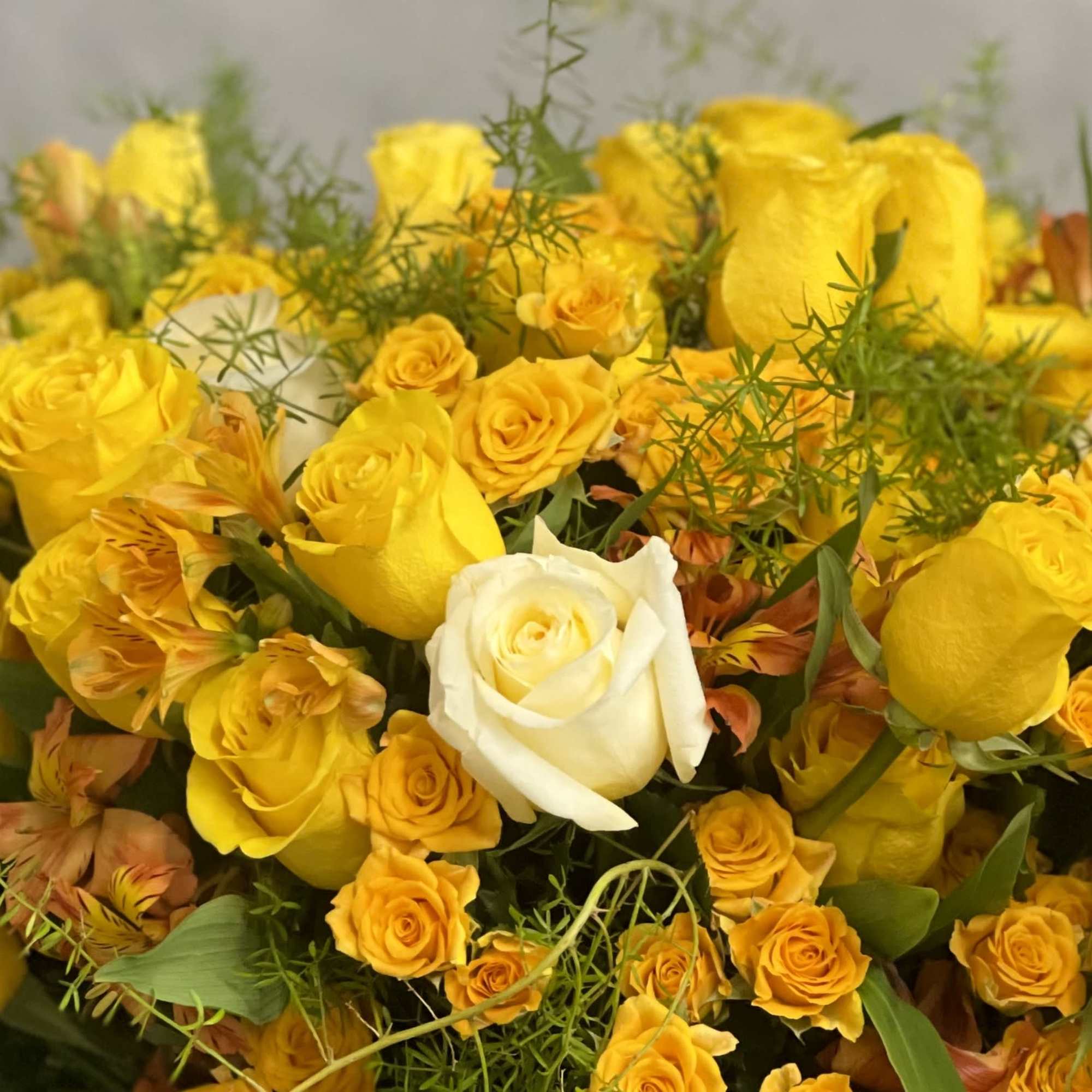 My Beverly Hills Florist presents same day delivery for this large modern, photo 2 of 4