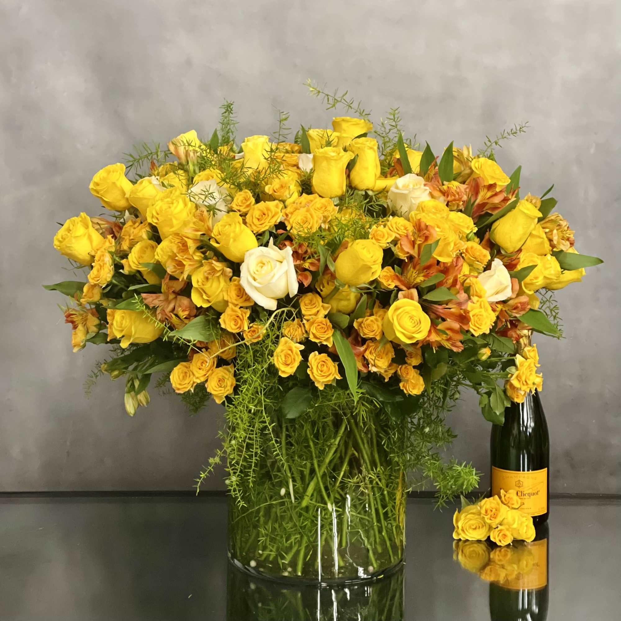 My Beverly Hills Florist presents same day delivery for this large modern, photo 4 of 4