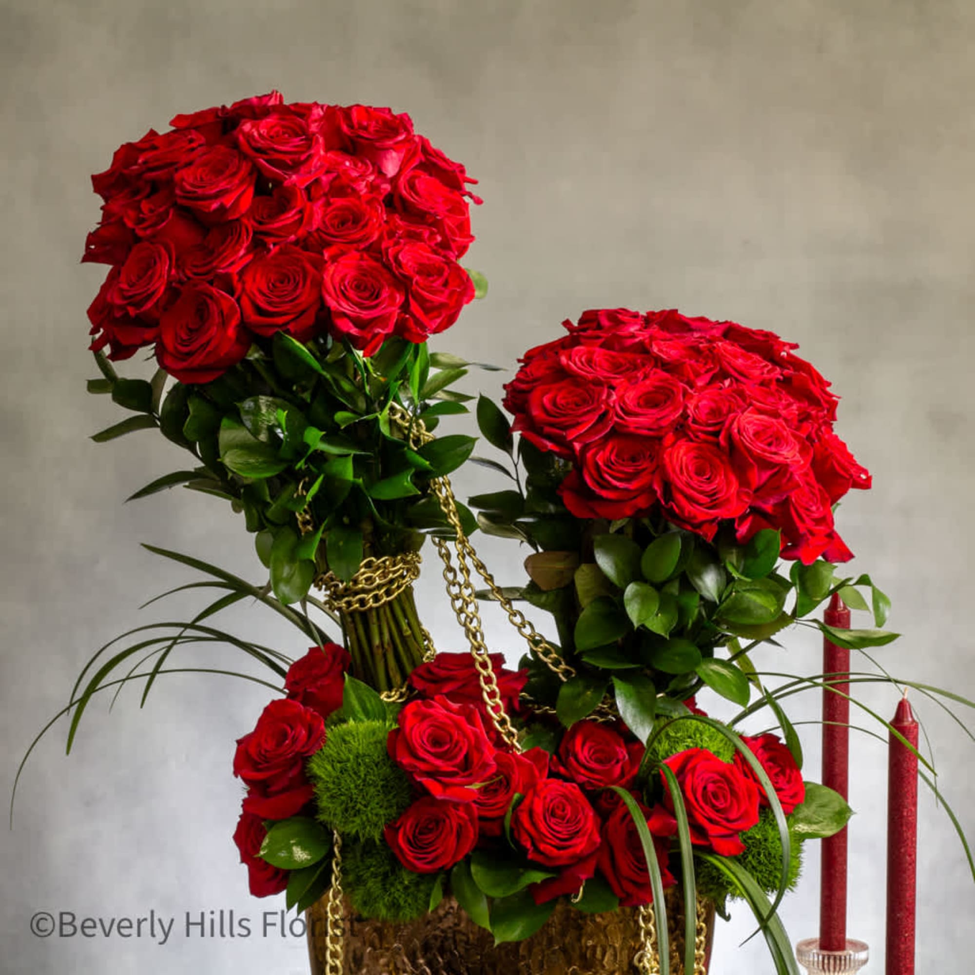 Experience the ultimate luxury with our striking display of red roses, elegantly, photo 2 of 6