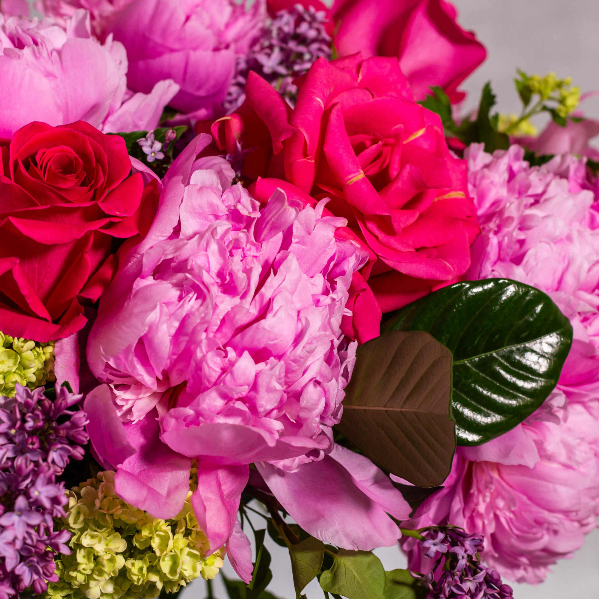 The floral arrangement is a sight to behold, showcasing large-headed pink peonies, photo 3 of 4