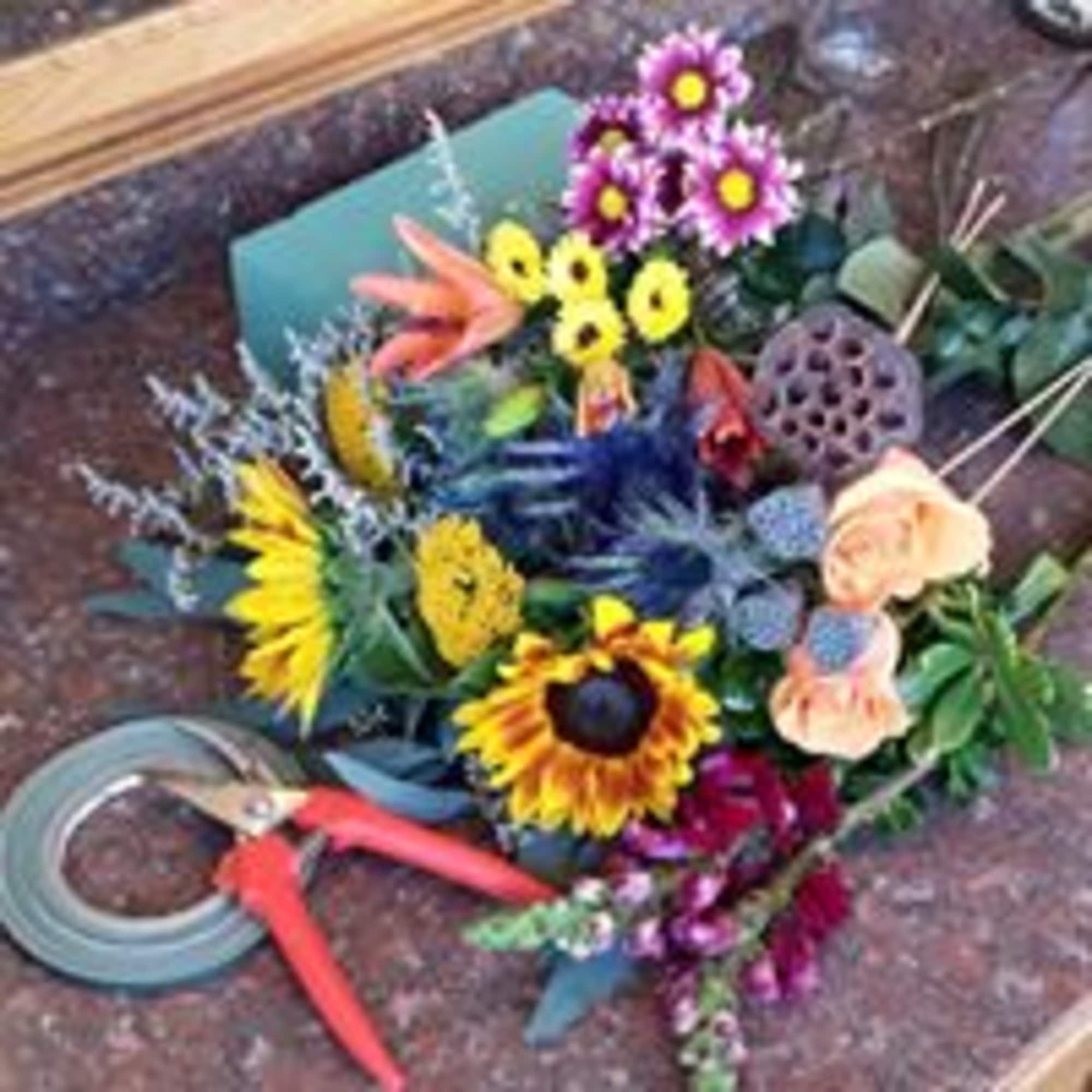 Make your own flower arrangements with your friends, at your own private