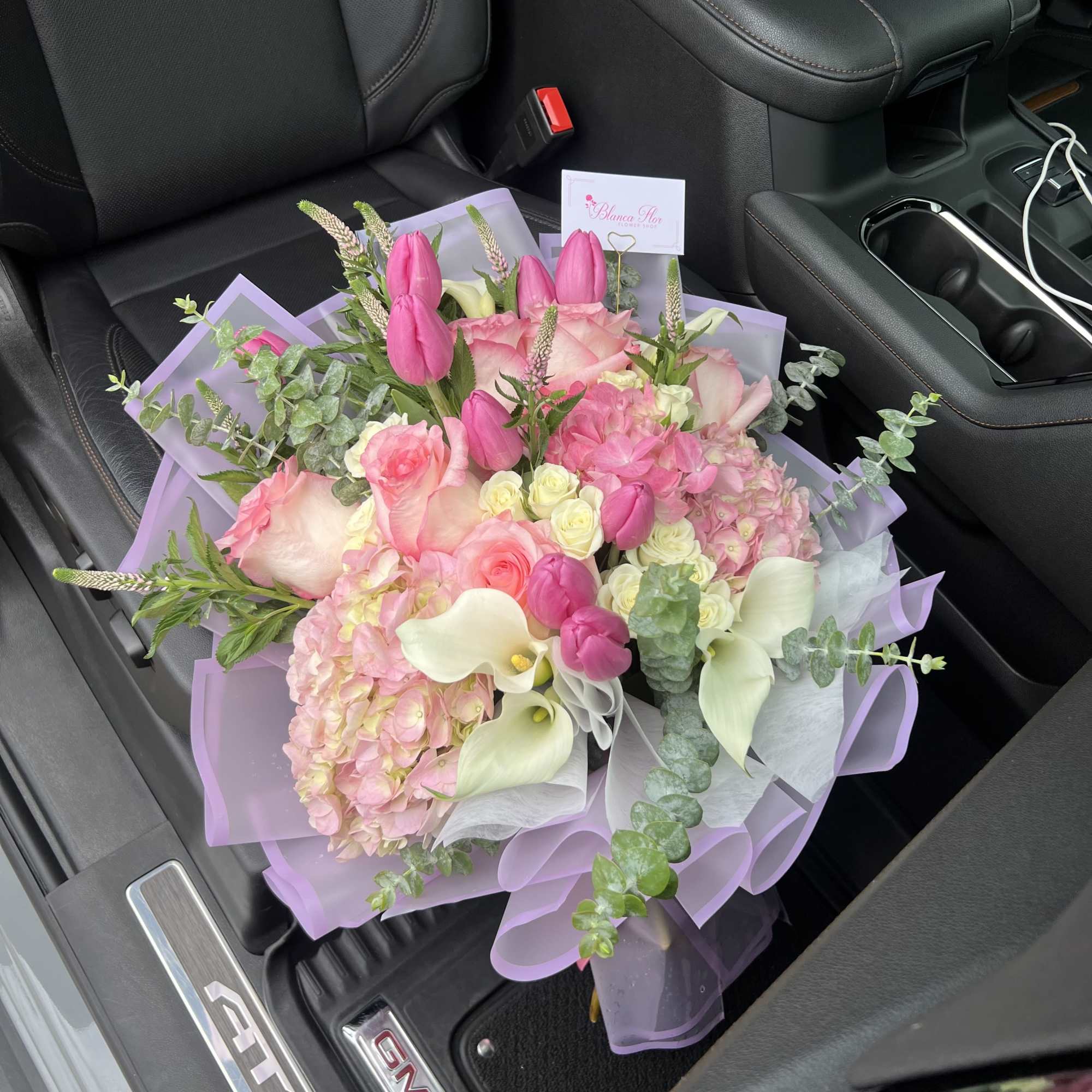 A beautifully curated bouquet designed to brighten any moment. Crafted with premium