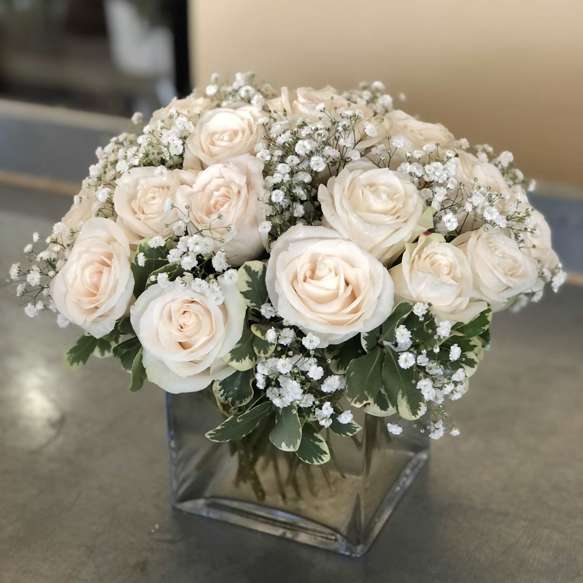 A minimalistic take on roses to bring luxury into any space