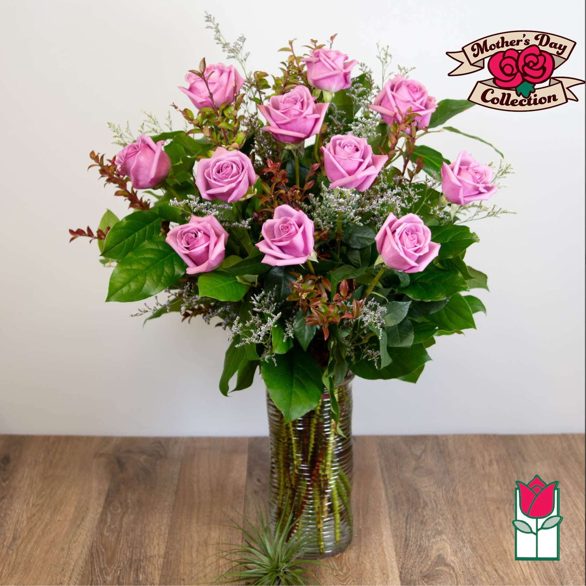 Pink roses arranged in a tall glass vase, photo 5 of 5