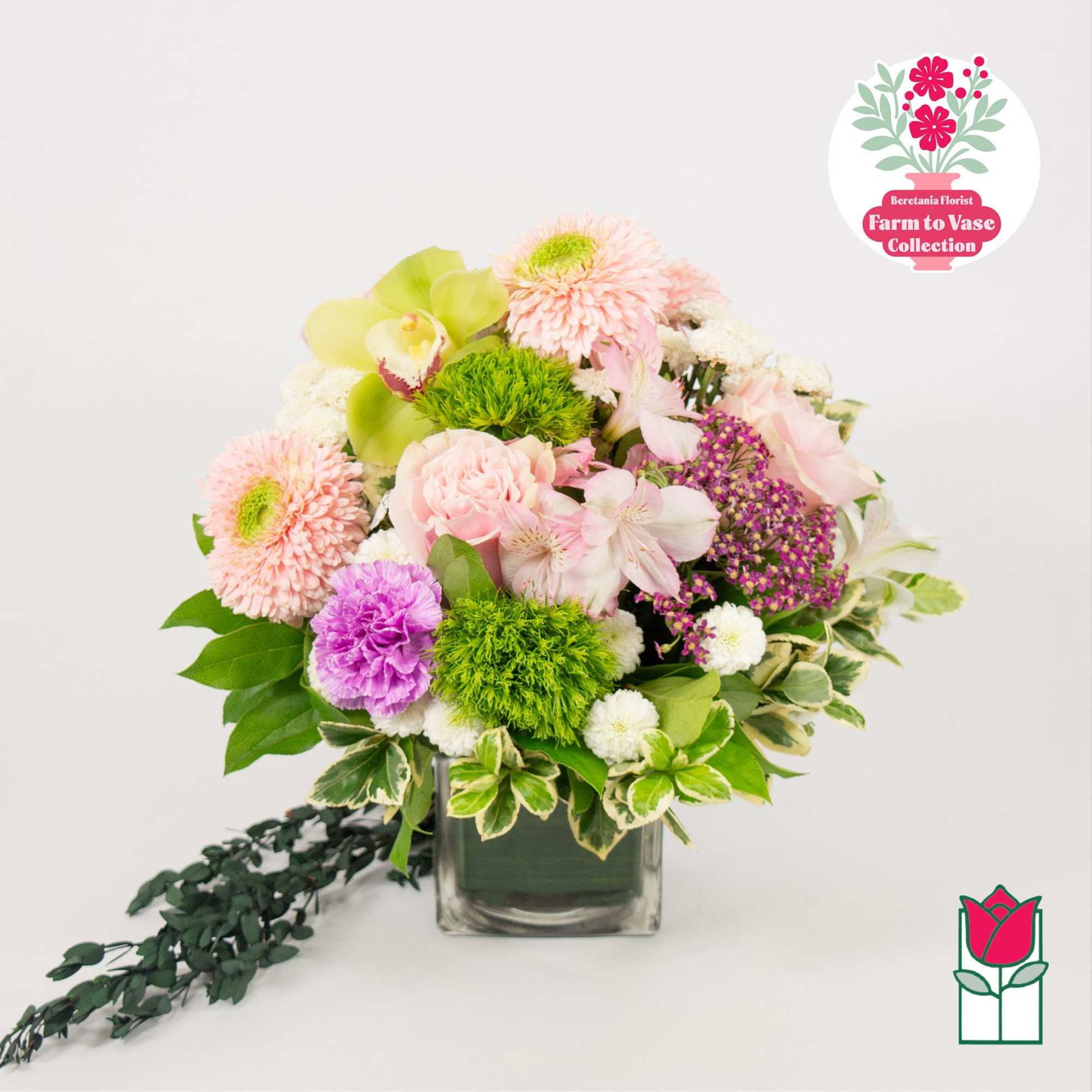 Mixed pastel bouquet in a square glass vase, photo 2 of 8