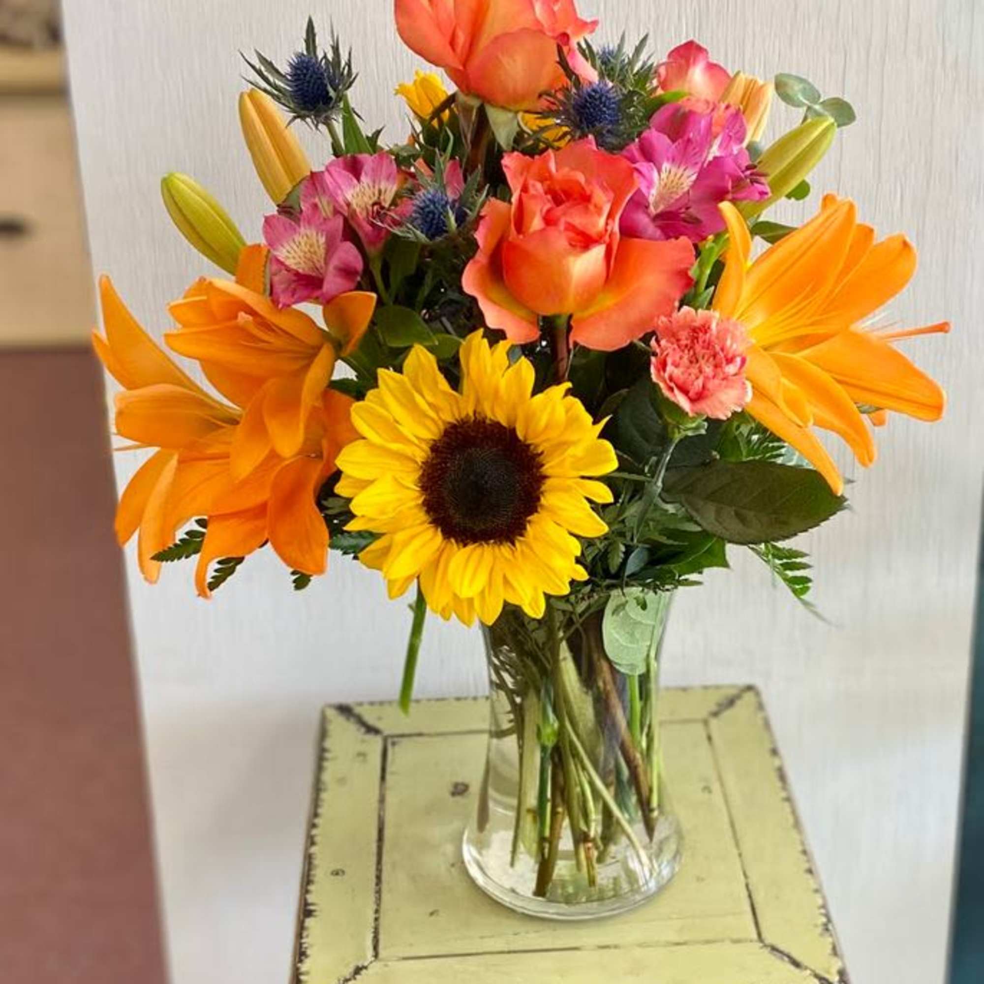 Bright autumnal tones. A beautiful selection of long lasting blooms. 