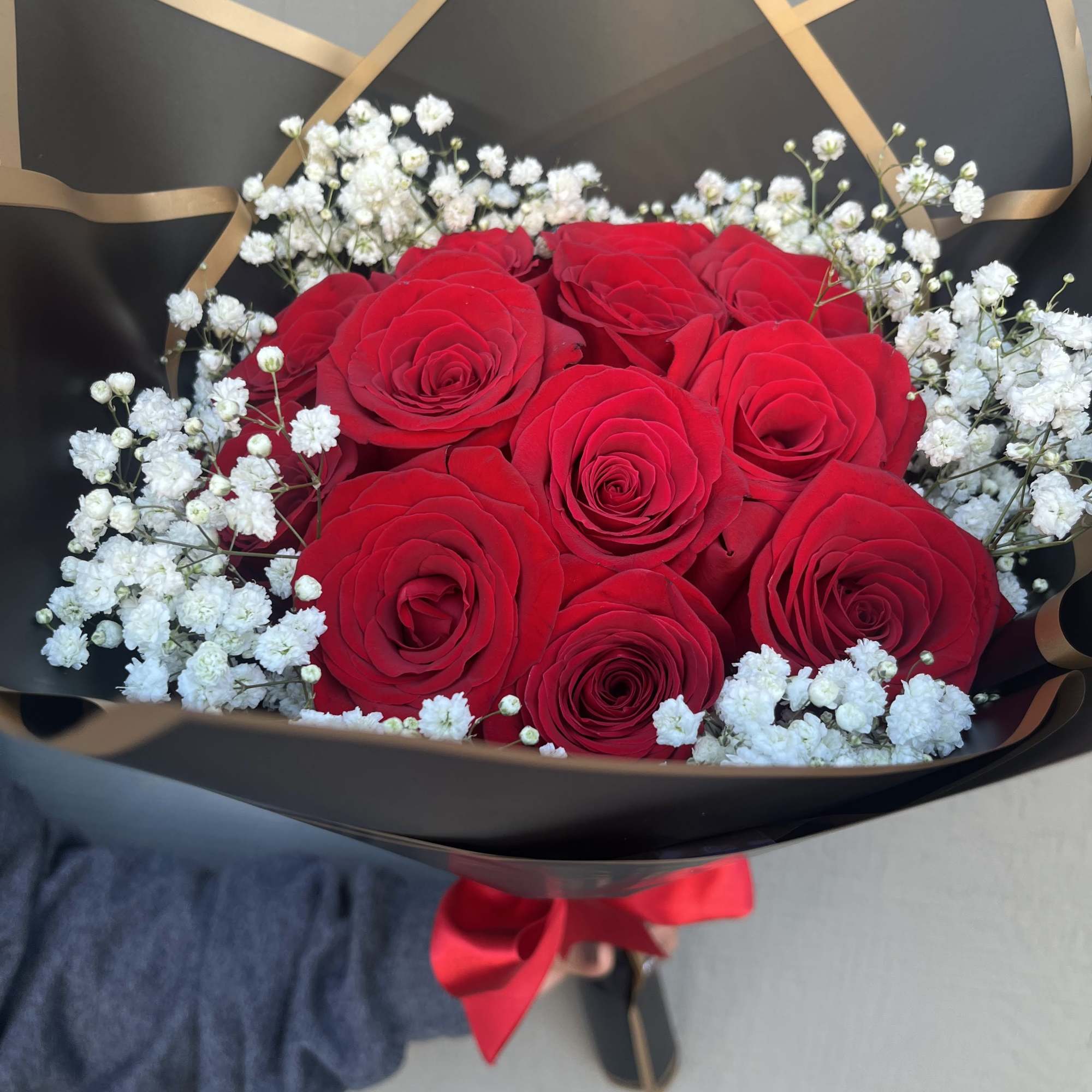 Bouquet of red roses with white baby's breath in black wrap, photo 2 of 3