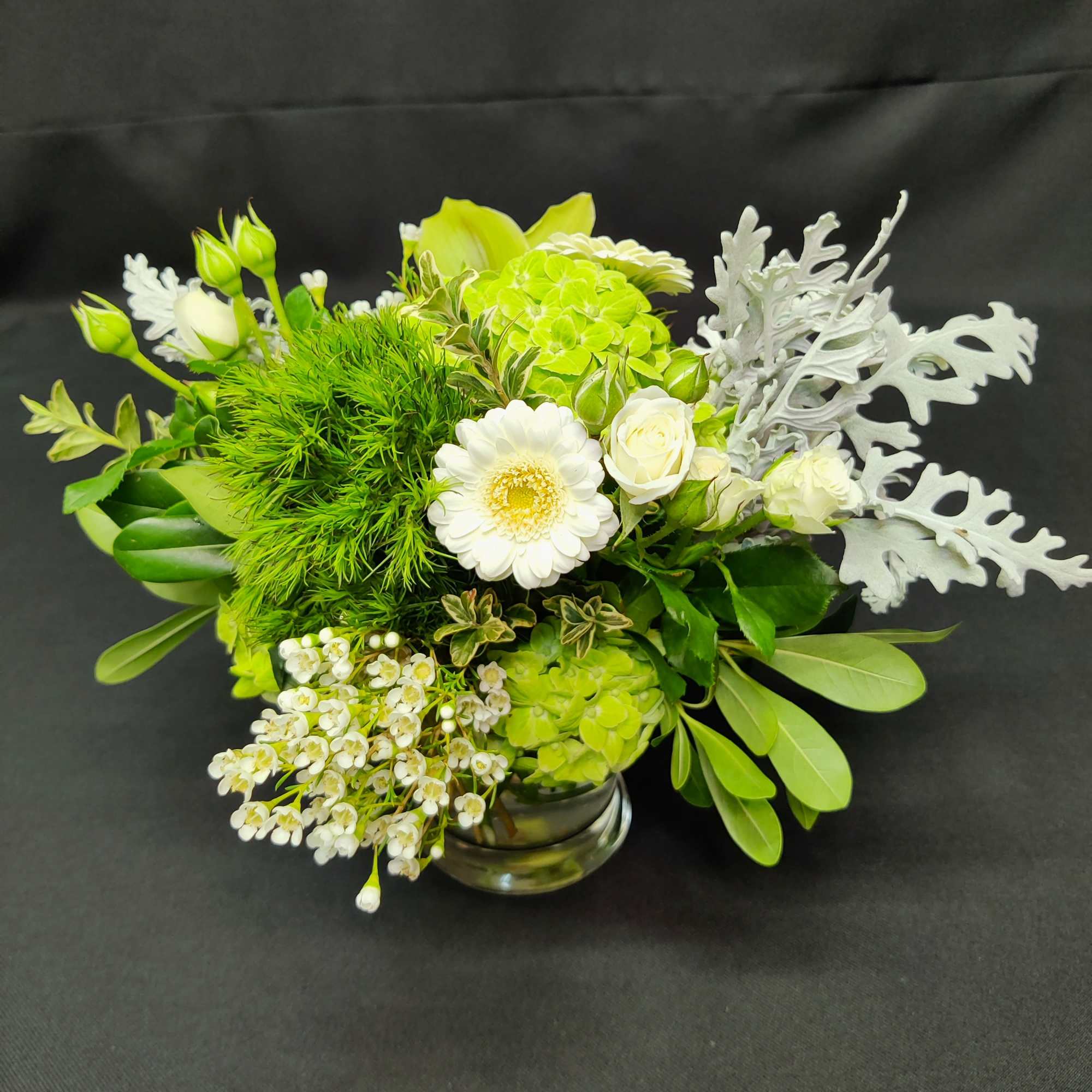 Suitable for a petite cocktail table or small table / space. Order, photo 2 of 4