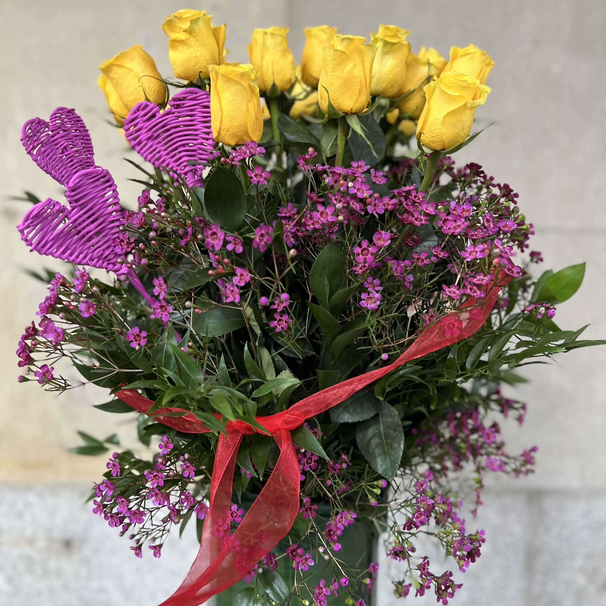 We are pleased to highlight our exquisite collection of long-stemmed roses, expertly, photo 2 of 8