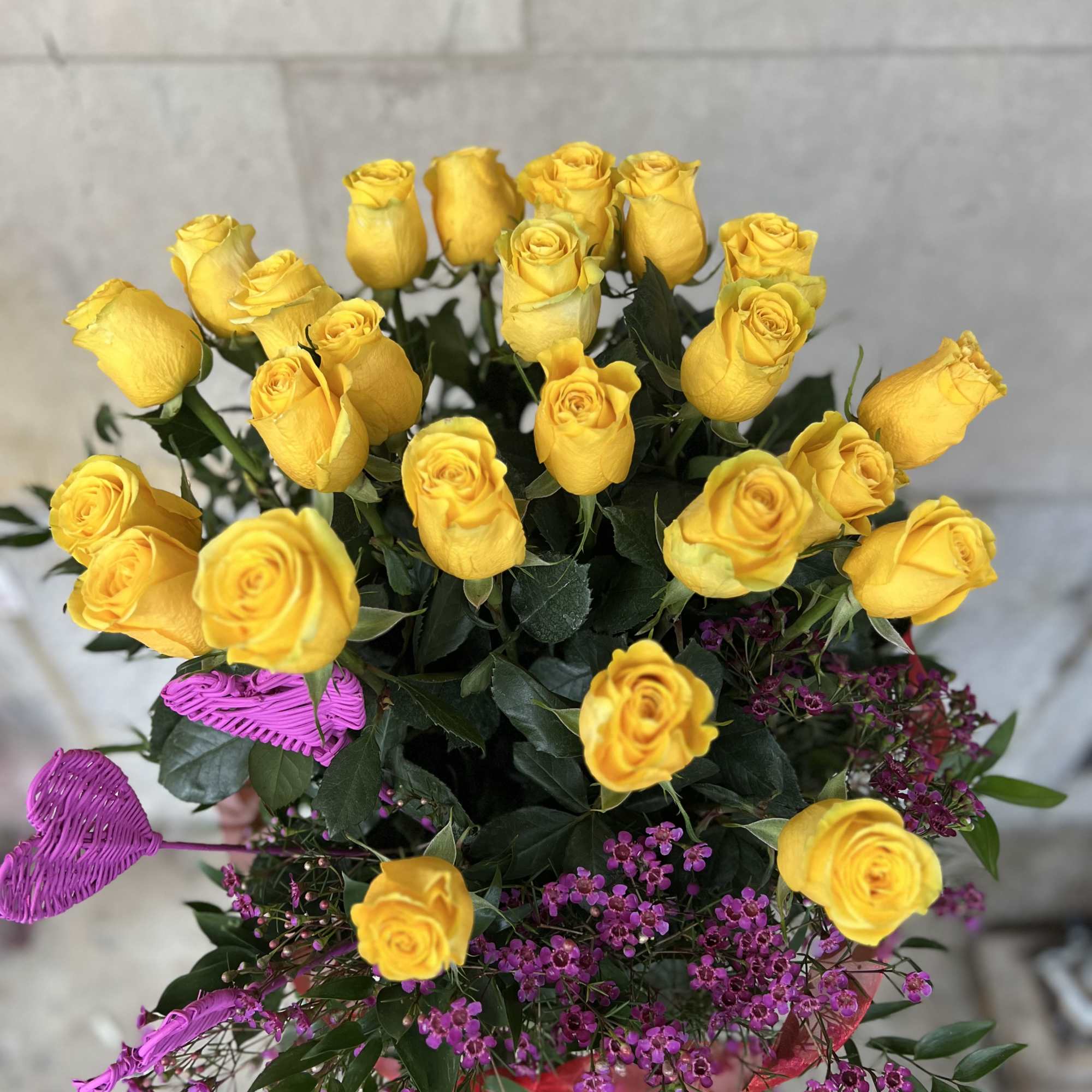 We are pleased to highlight our exquisite collection of long-stemmed roses, expertly, photo 6 of 8