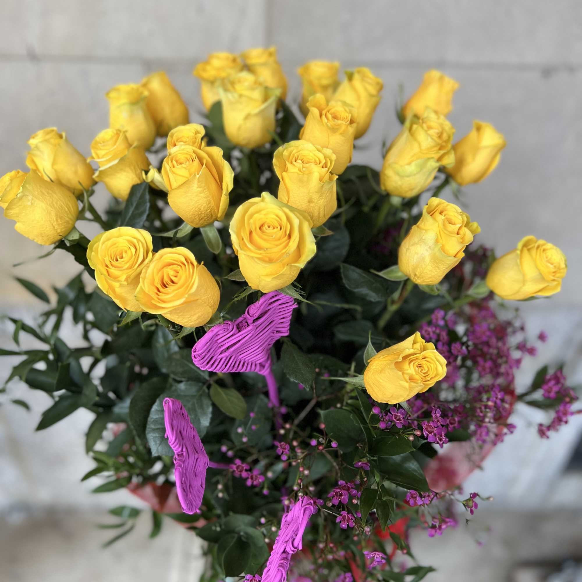 We are pleased to highlight our exquisite collection of long-stemmed roses, expertly, photo 7 of 8