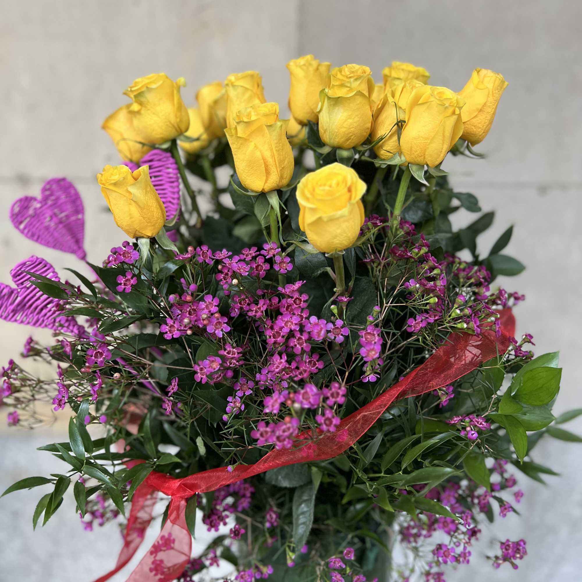 We are pleased to highlight our exquisite collection of long-stemmed roses, expertly, photo 8 of 8
