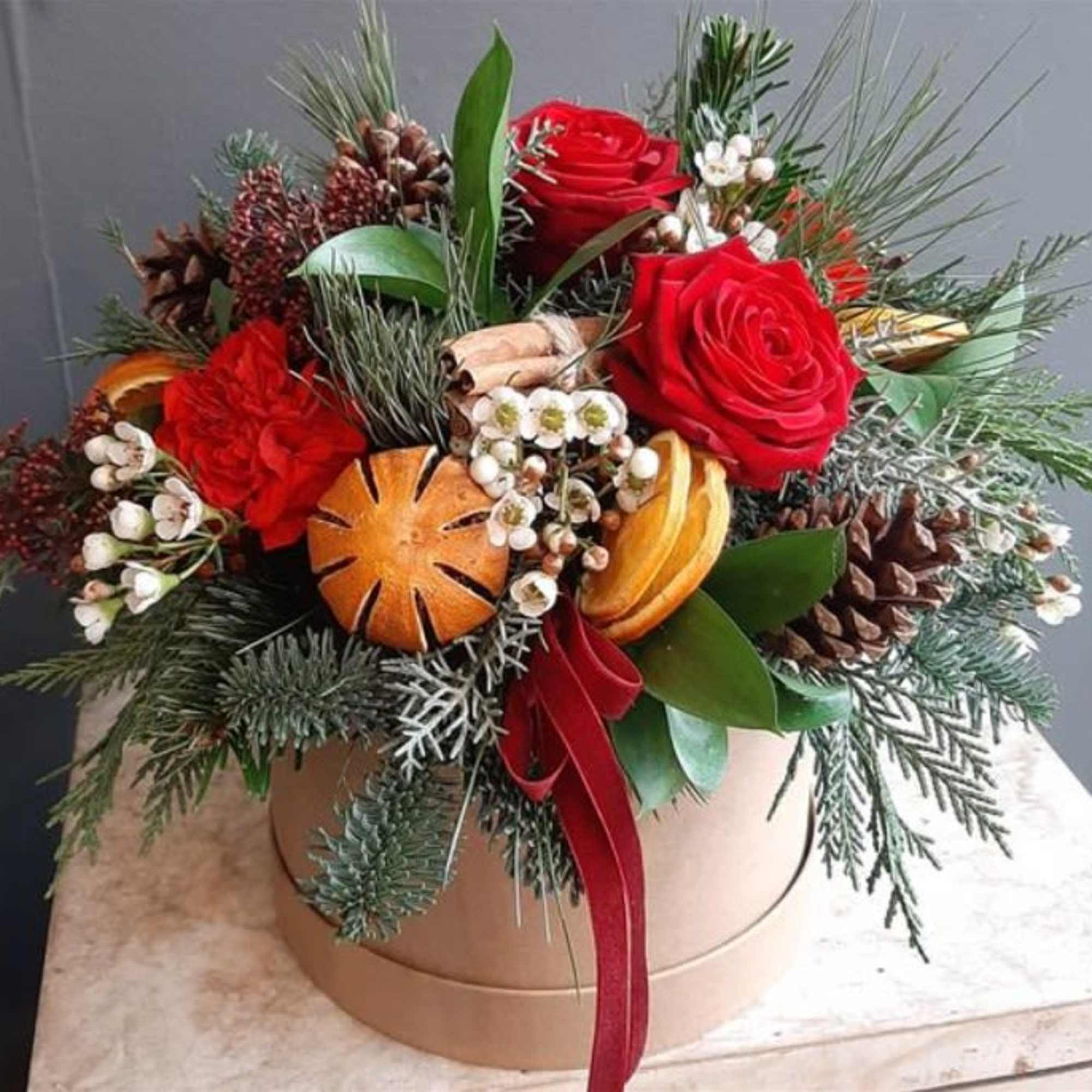 Perfect as a Christmas gift. This hat box arrangement is made special, photo 2 of 2