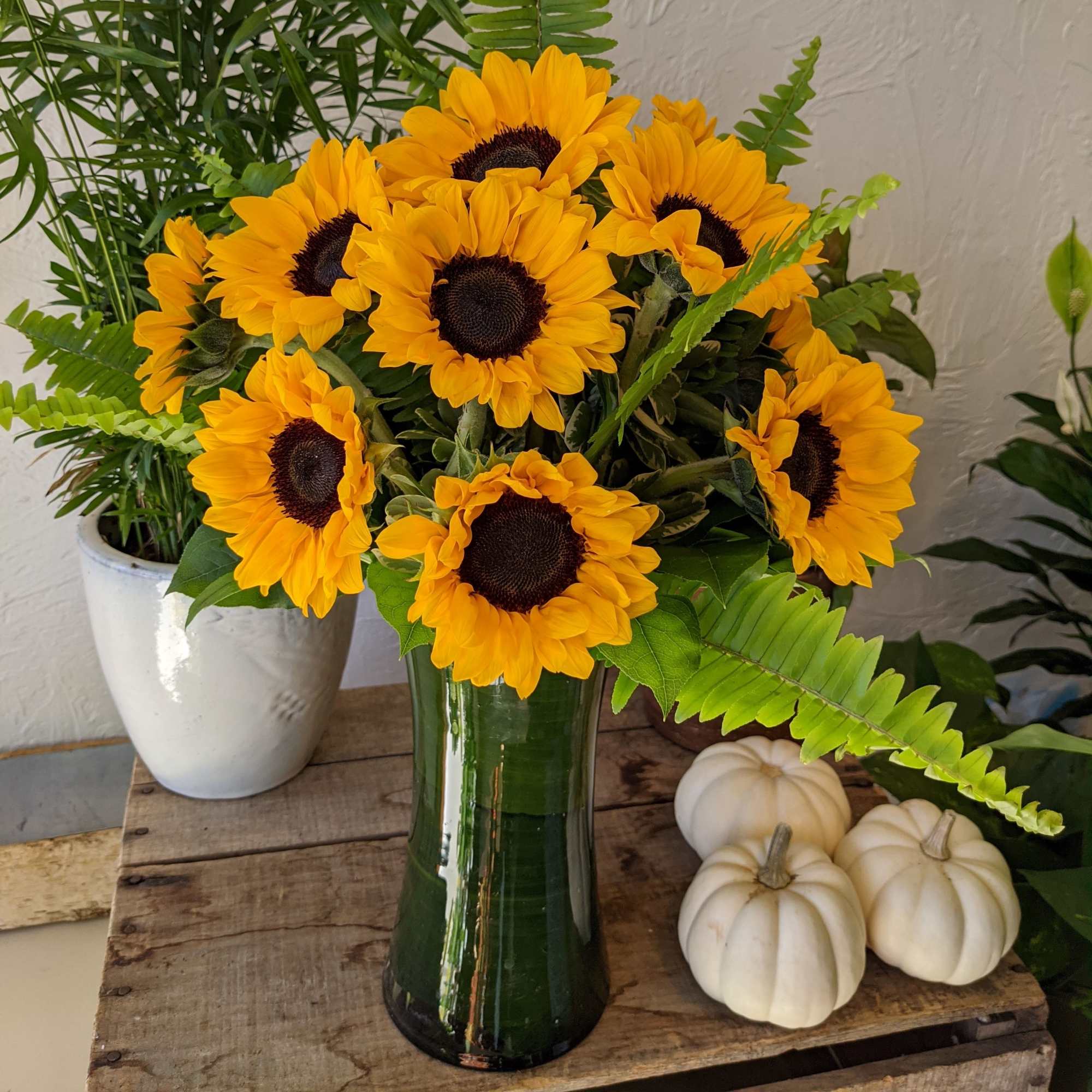 Bring a touch of sunshine into your home with our stunning sunflower, photo 2 of 2