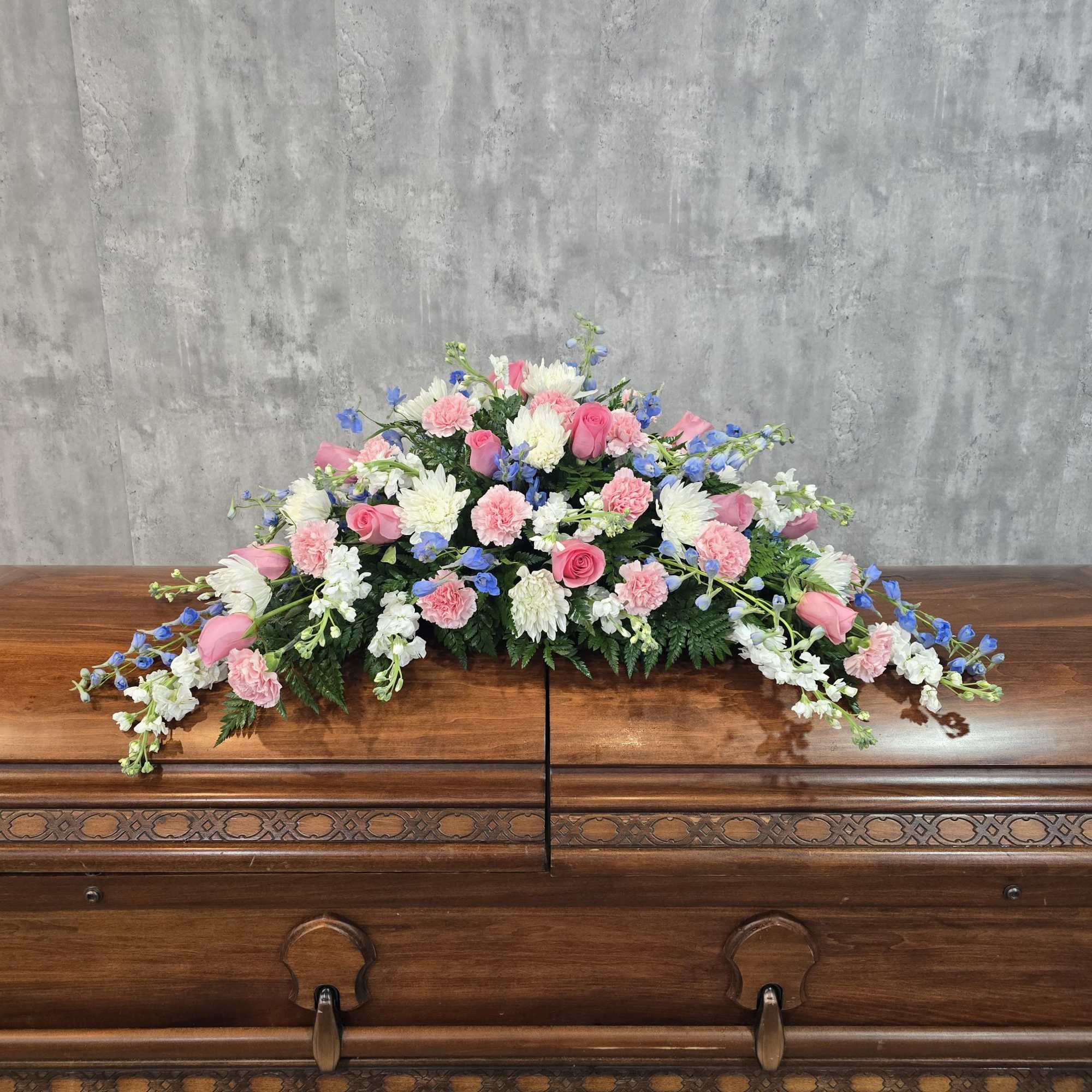 Mixes of blues and whites, casket spray.
