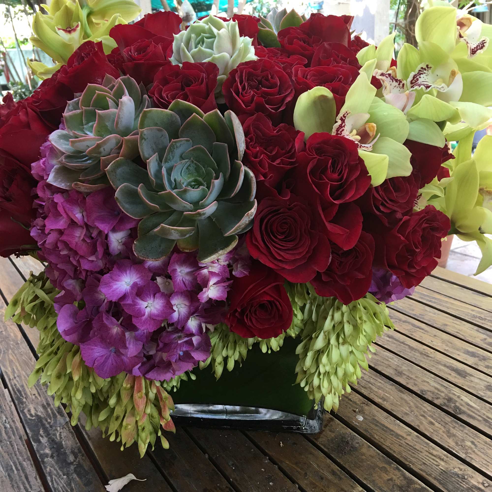 Red roses (or your color selection)
In a paved style mix with beautiful, photo 4 of 5