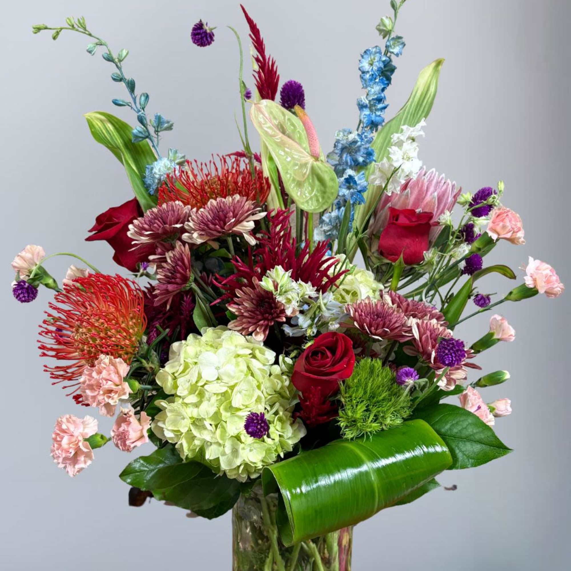 This drops includes Seasonal Dahlias, Anthurium, Ochids, Hydrangaes, Spray Roses, Ginger, Lisianthus