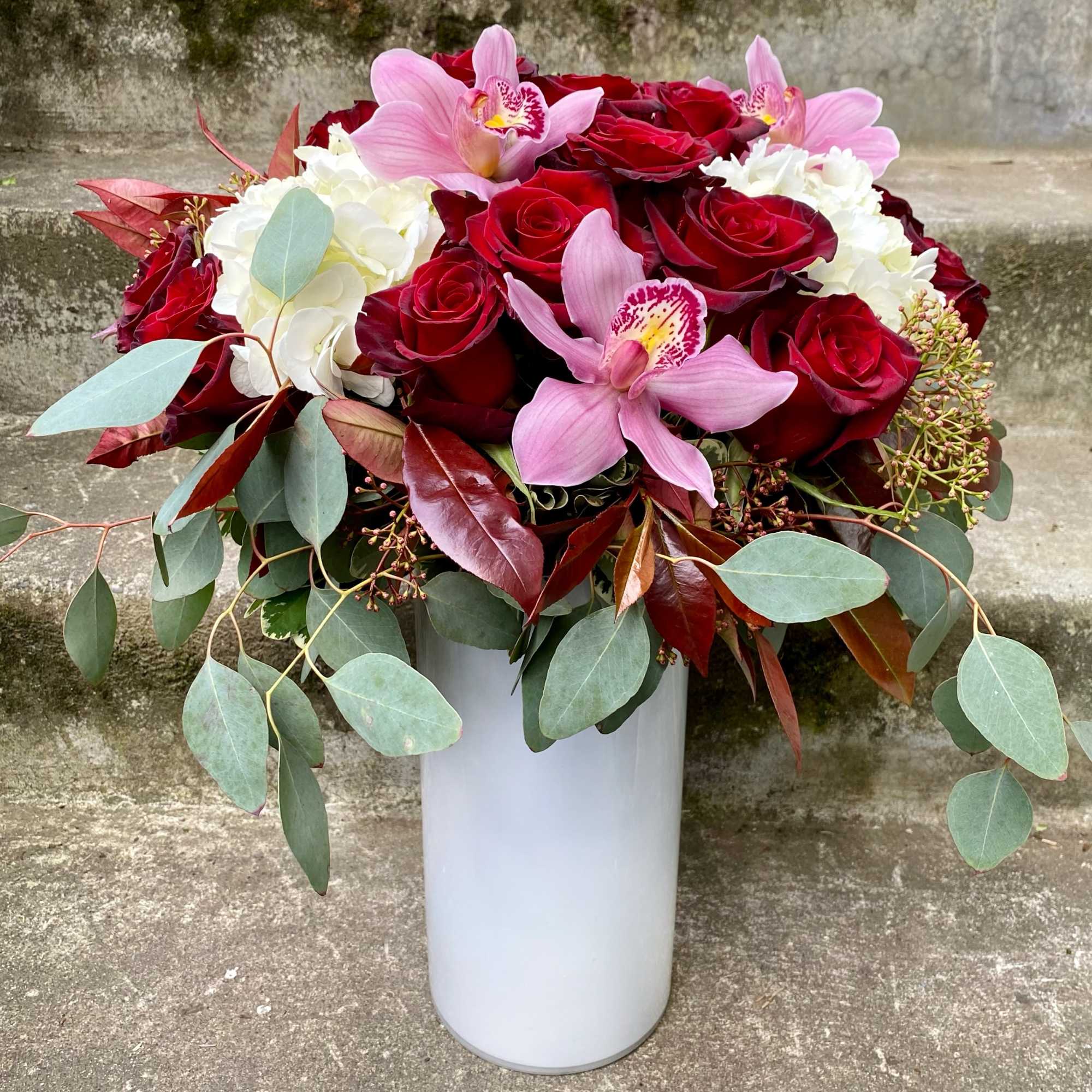 Our Signature Rose Arrangements are the epitome of Fiori style. Instead of