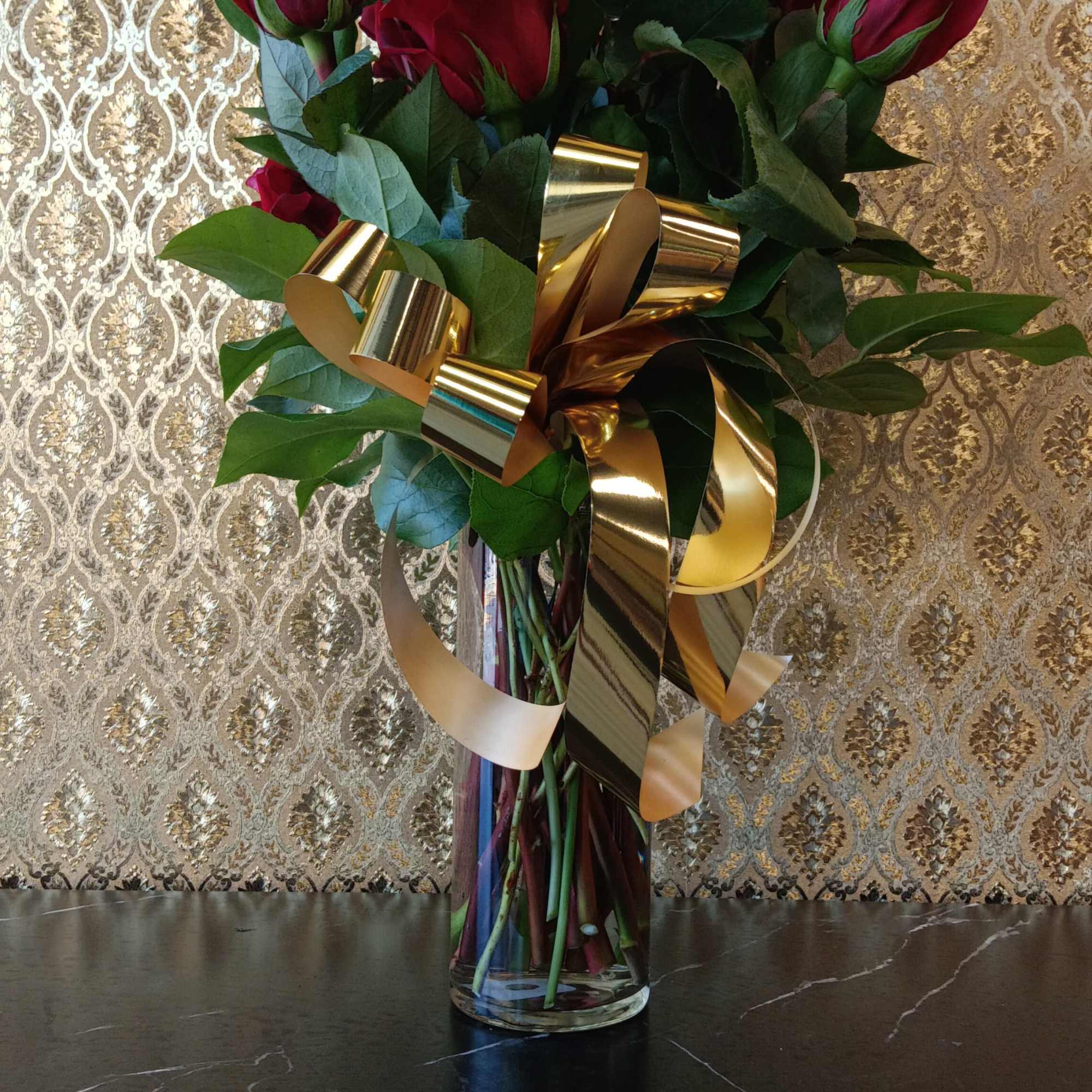 Farm, fresh and beautiful red roses!!! Make hearts happier by giving them