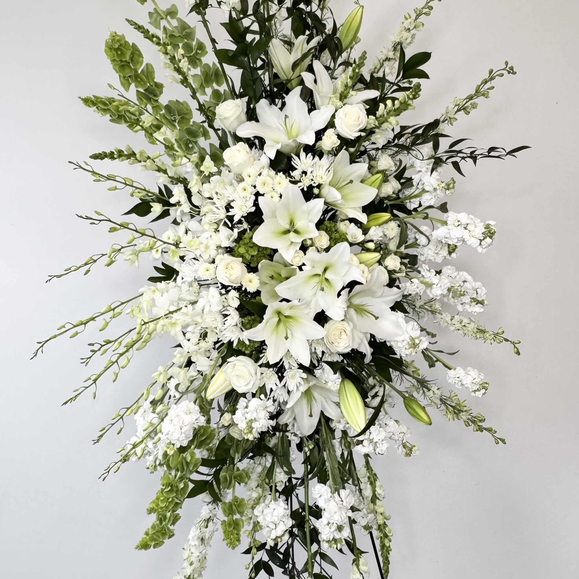 Grand Farewell is an extraordinary sympathy spray designed to create a breathtaking
