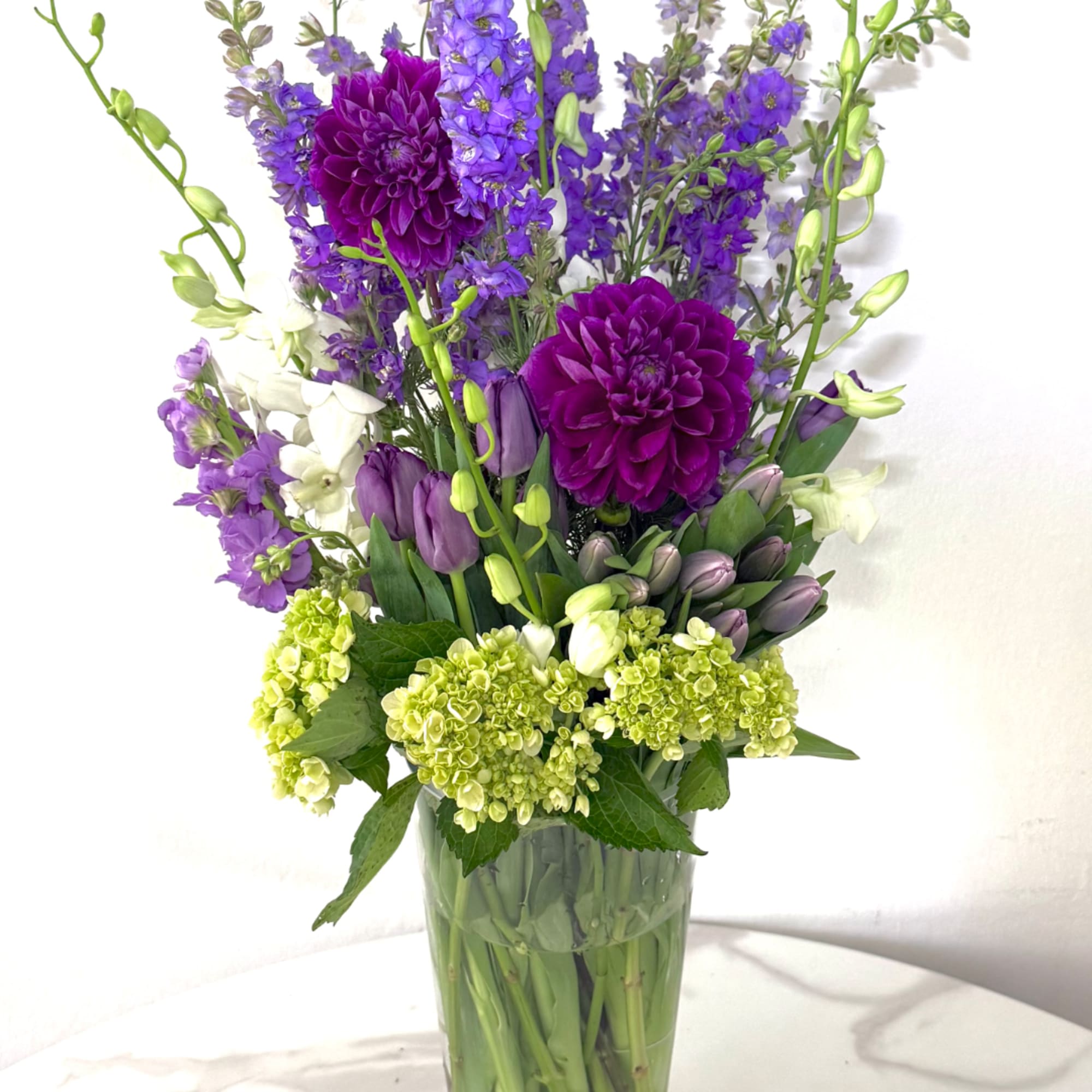 Purple and white mixed bouquet in a clear glass vase, photo 2 of 3