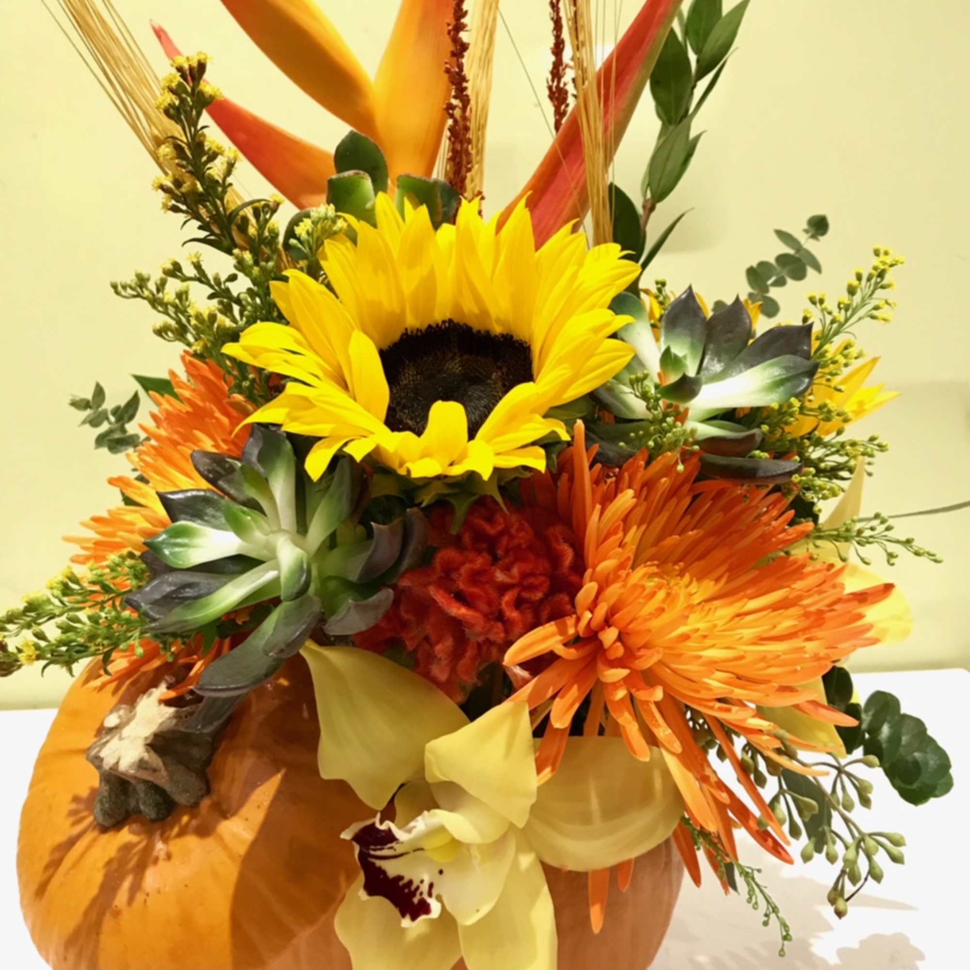 This arrangement/centerpiece is perfect for the month of October, and Thanksgiving. This