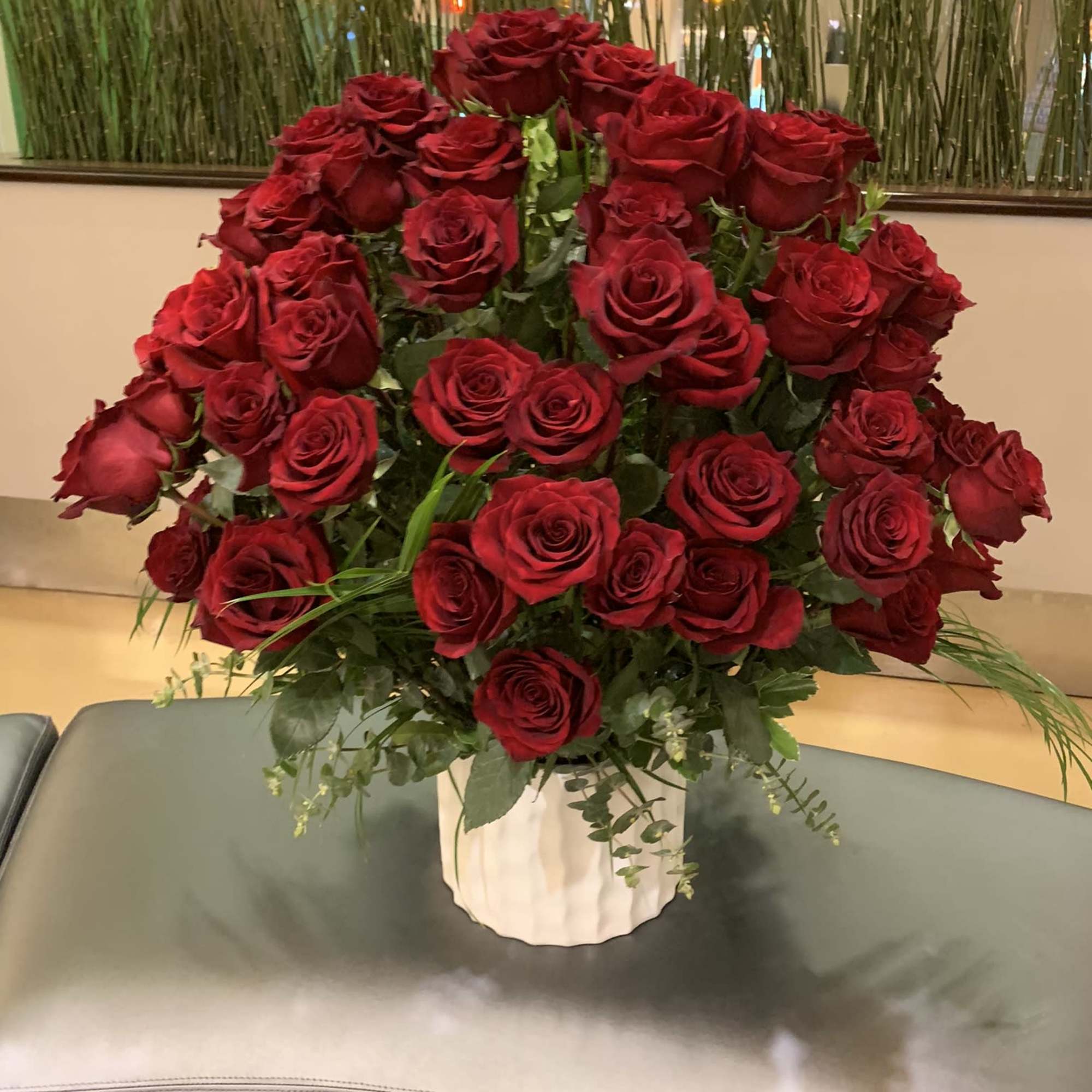 Large bouquet of red roses in a white vase, photo 2 of 3