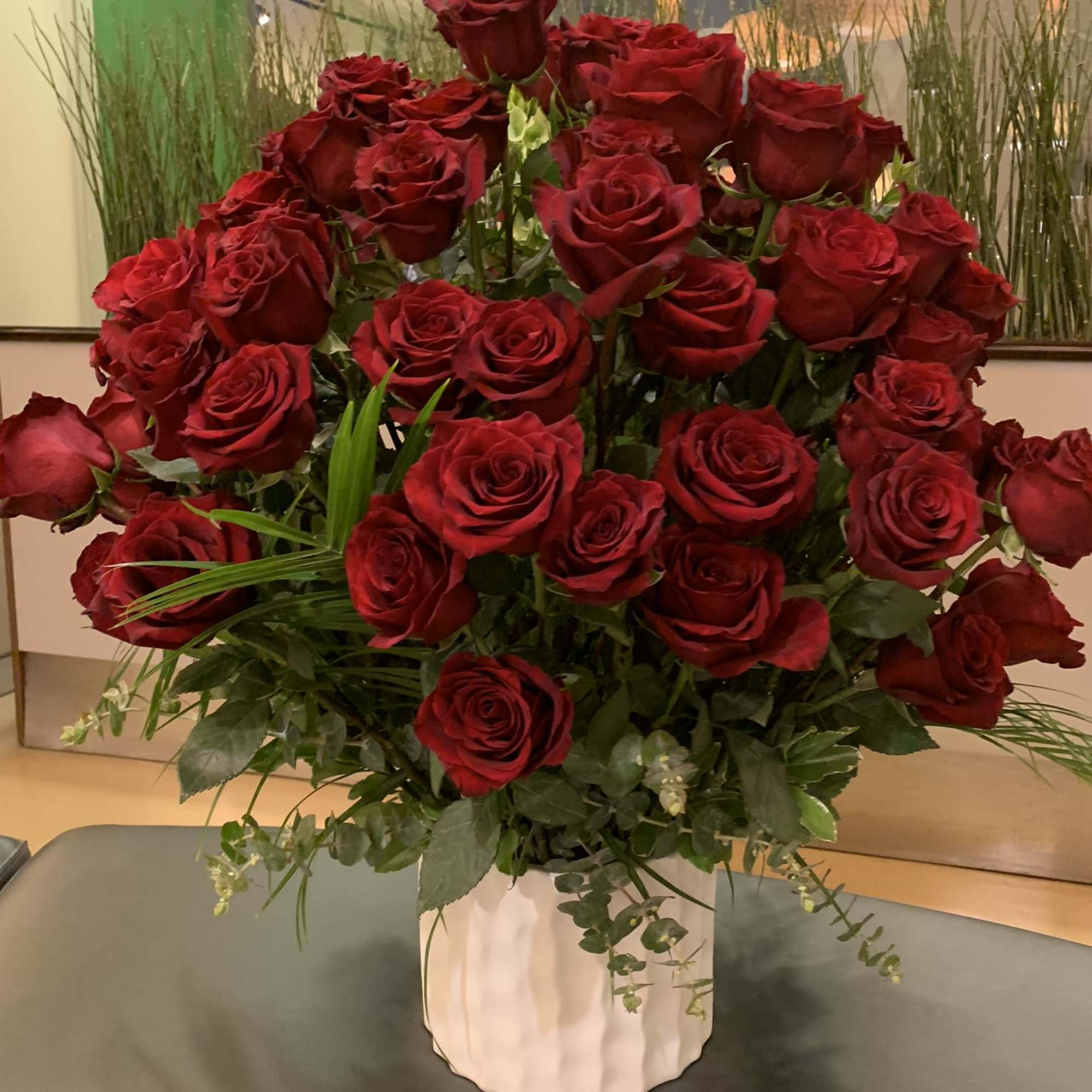 Large bouquet of red roses in a white vase, photo 3 of 3