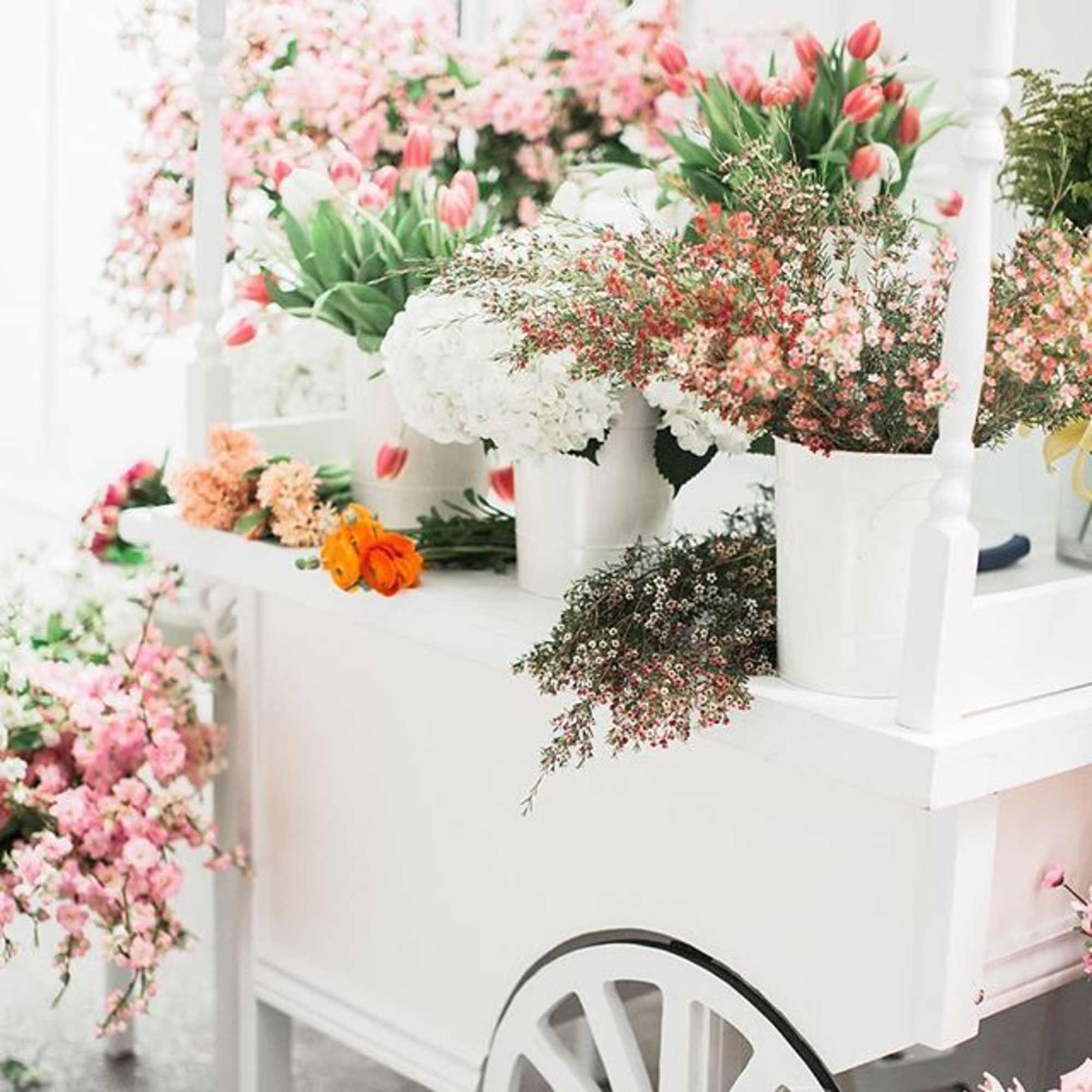 Flower Bar Cart Program

All levels are based on 35 guests. 

*Standard*

Includes handmade