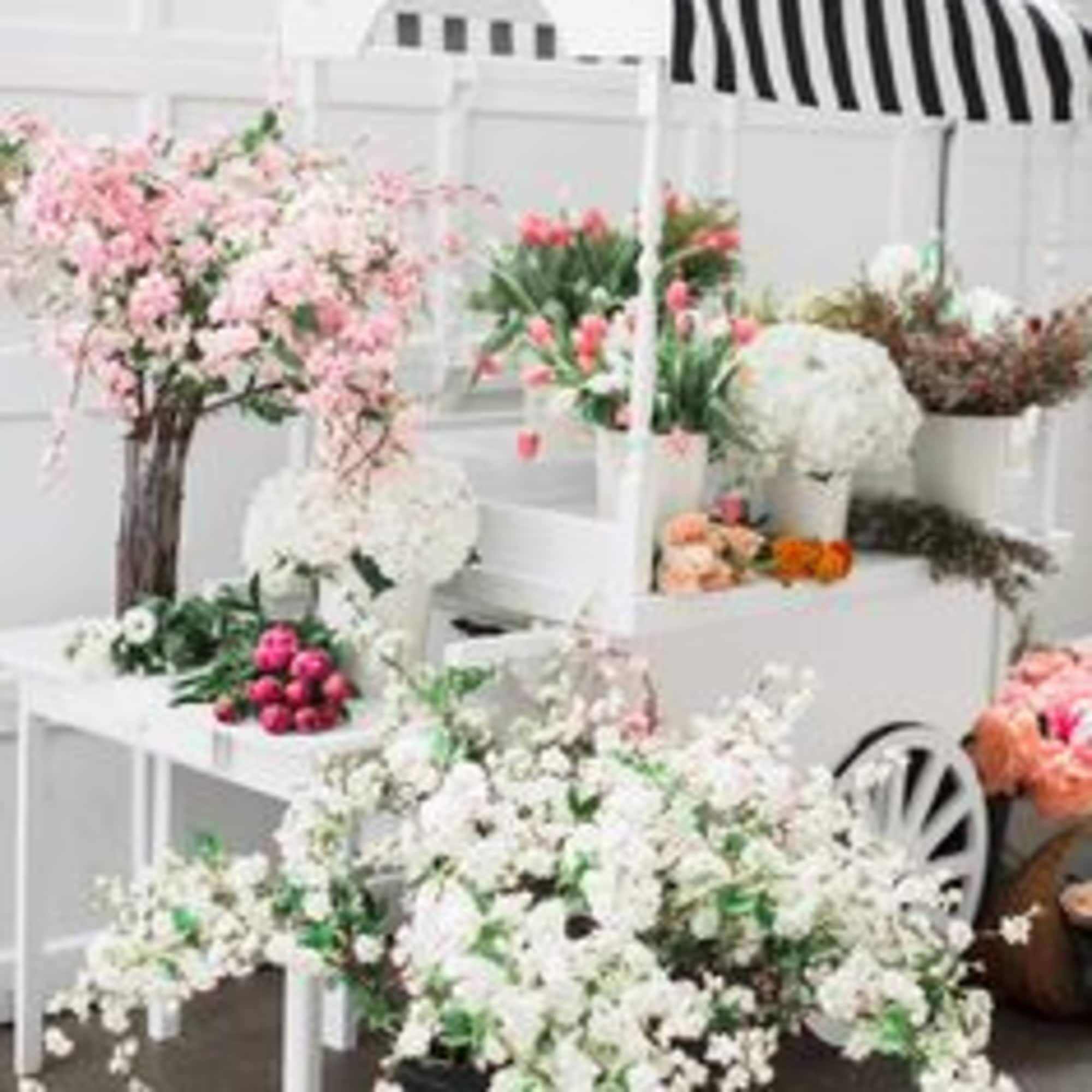 Flower Bar Cart Program

All levels are based on 35 guests. 

*Standard*

Includes handmade, photo 2 of 4
