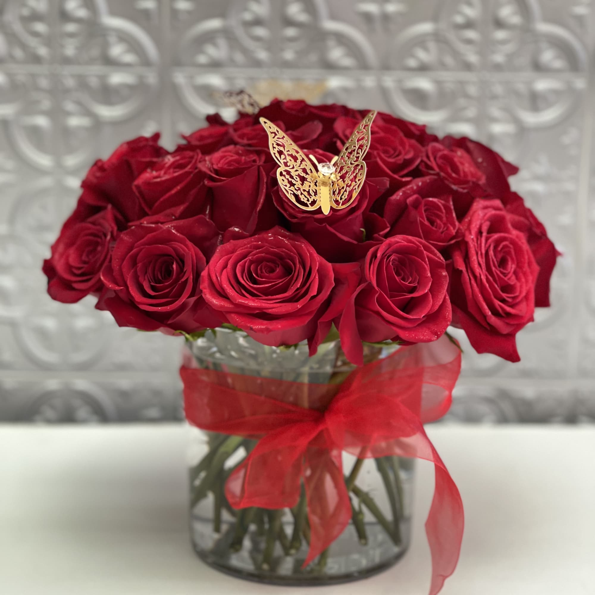 Make a bold statement with this beautifully elegant and simple design. Three