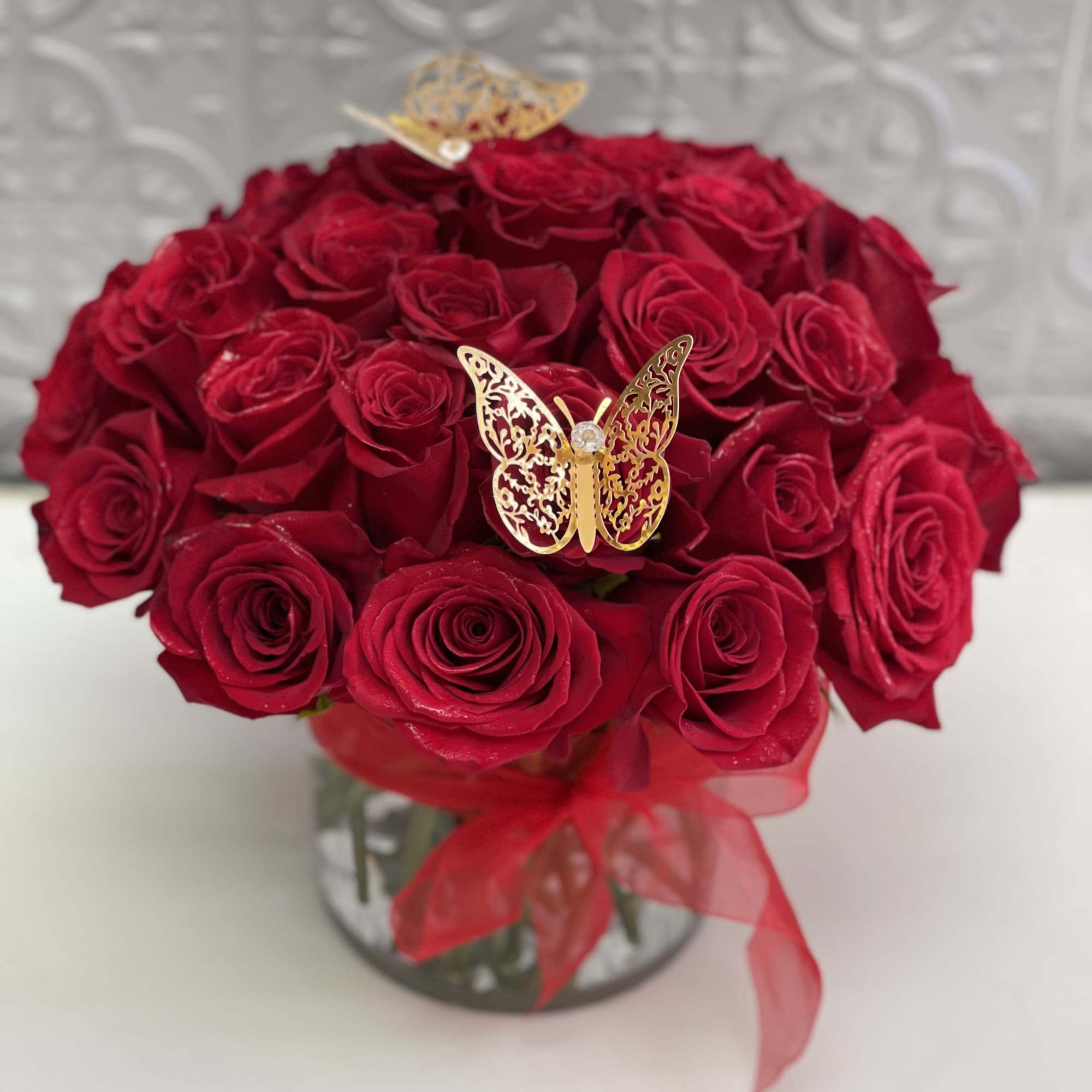 Make a bold statement with this beautifully elegant and simple design. Three, photo 2 of 2