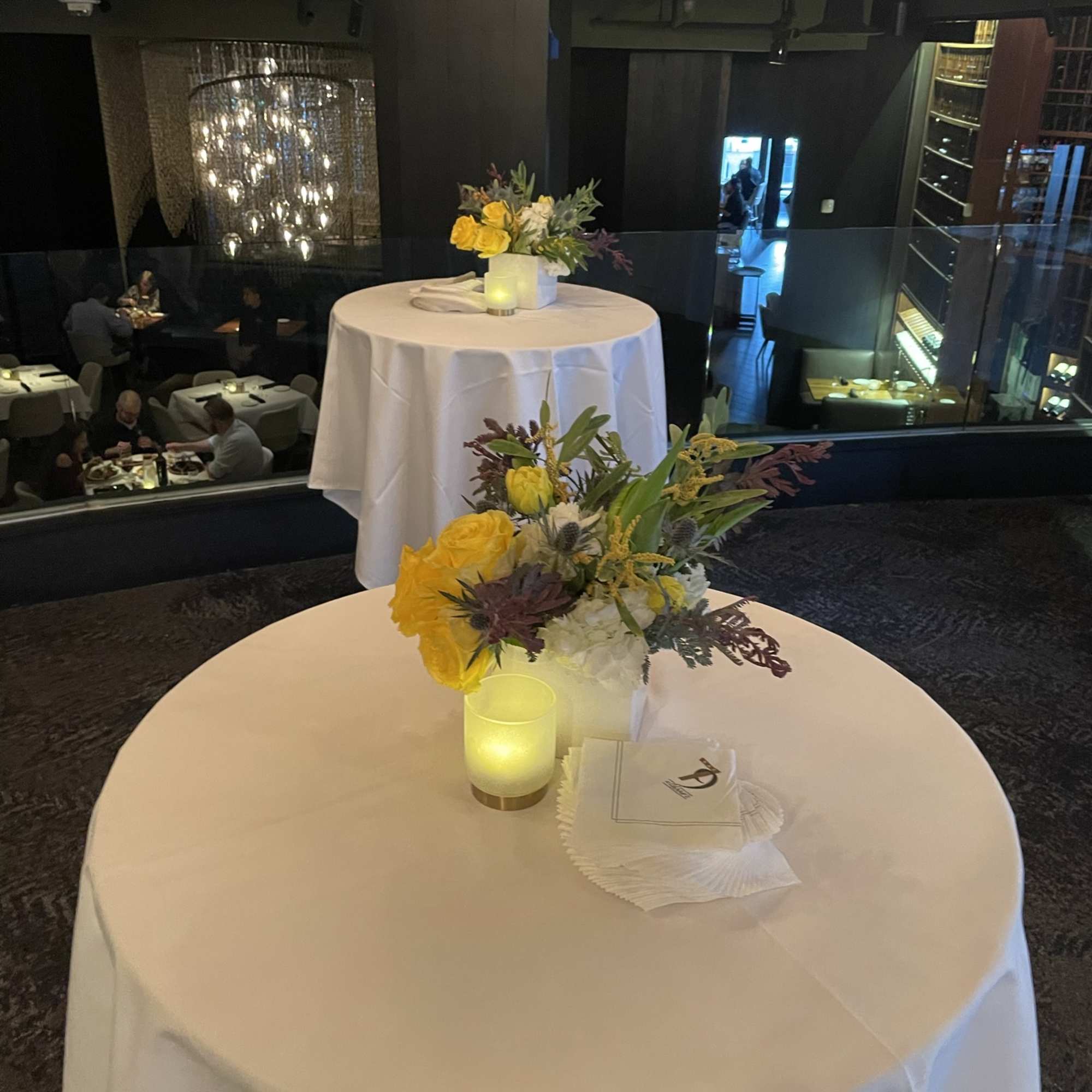 For an event! ***Need larger pieces please email
me info@mercedesflowers.com*****
Pick your colors! We