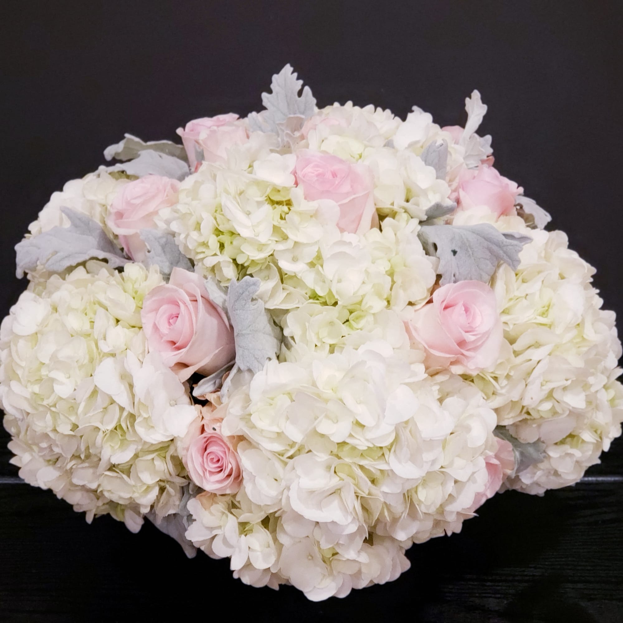 Beautiful Hudrengas and Roses never will be wrong for any occasion. 