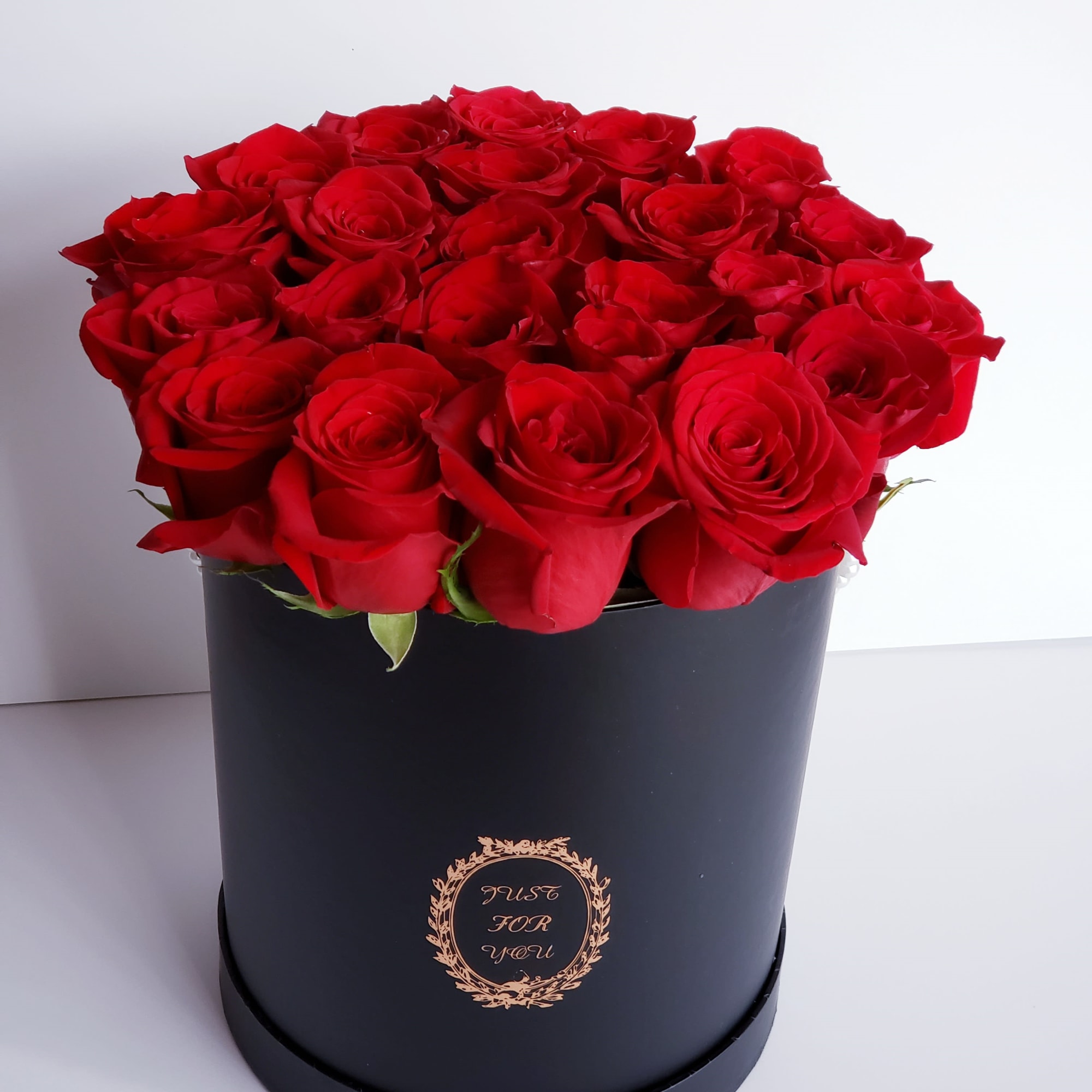 Red roses arranged in a black round box, photo 2 of 2