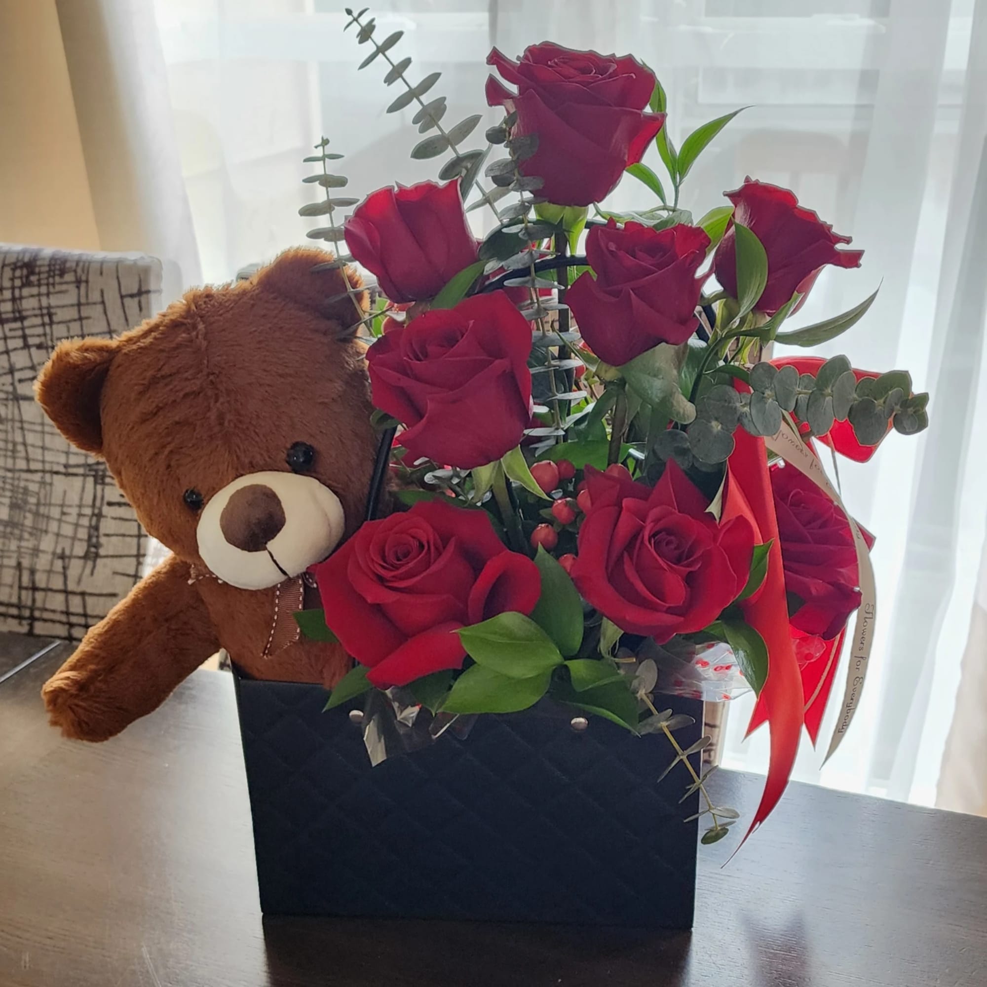 Great gift for Valentine&rsquo;s Day or your Daughters Birthday. 
Dosen roses and, photo 5 of 5