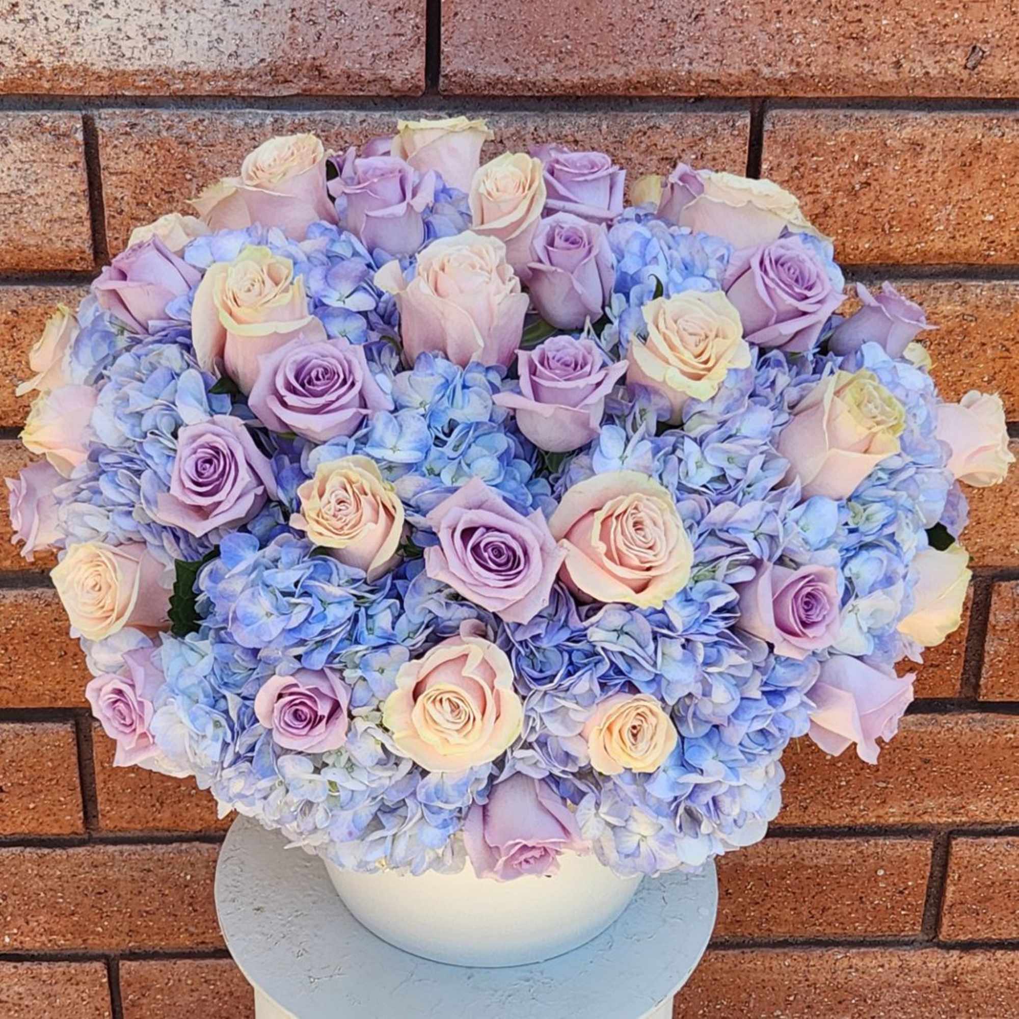Lavender Skies

Soft, romantic, and effortlessly elegant, Lavender Skies is a breathtaking arrangement