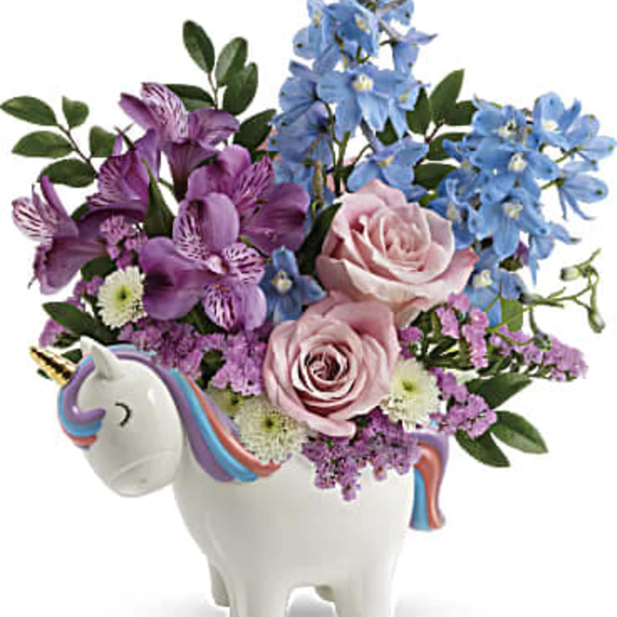 Pure enchantment! This sweet ceramic unicorn with hand-painted details can't wait to