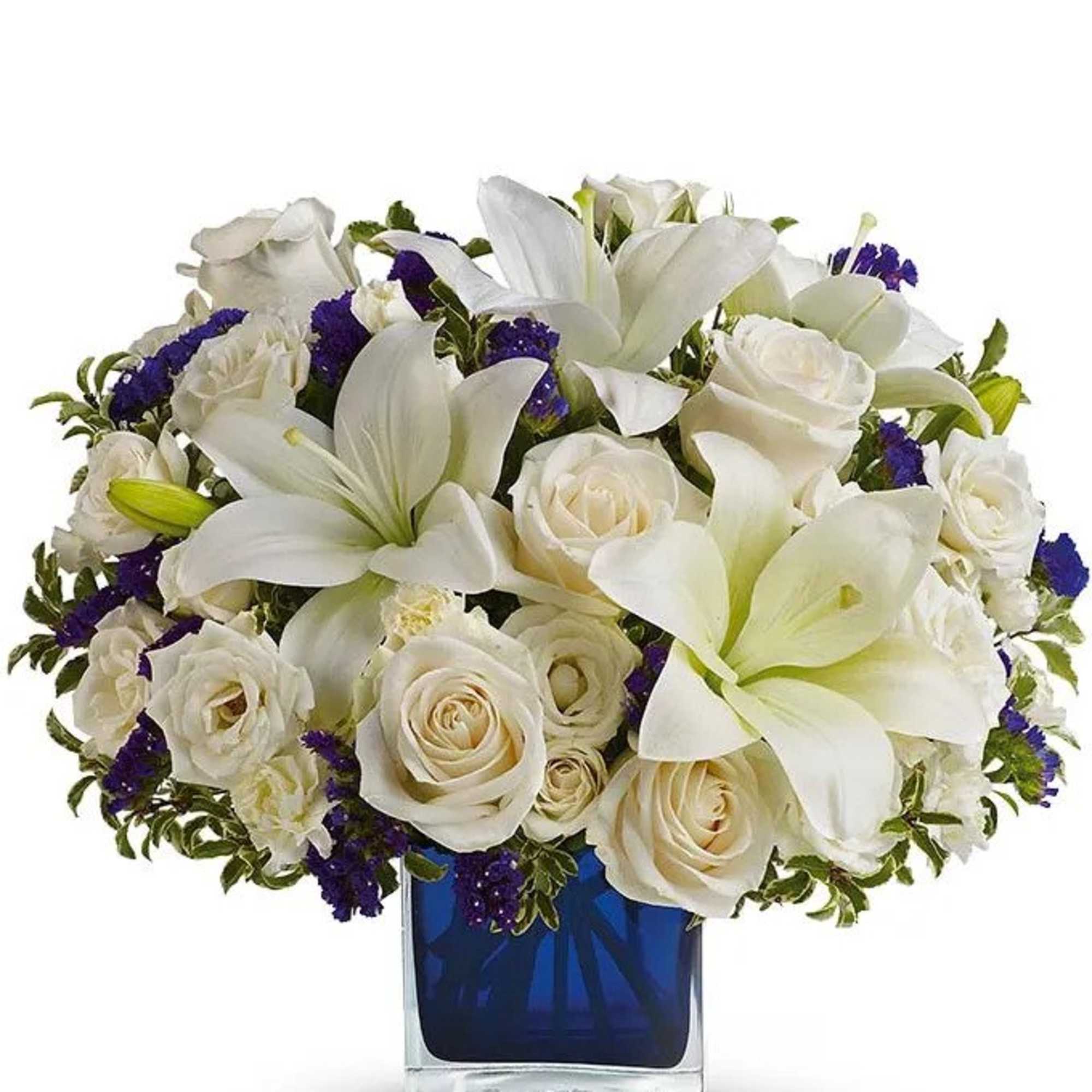 Send someone a bit of heaven with this beautiful bouquet. Luxurious cr&egrave;me