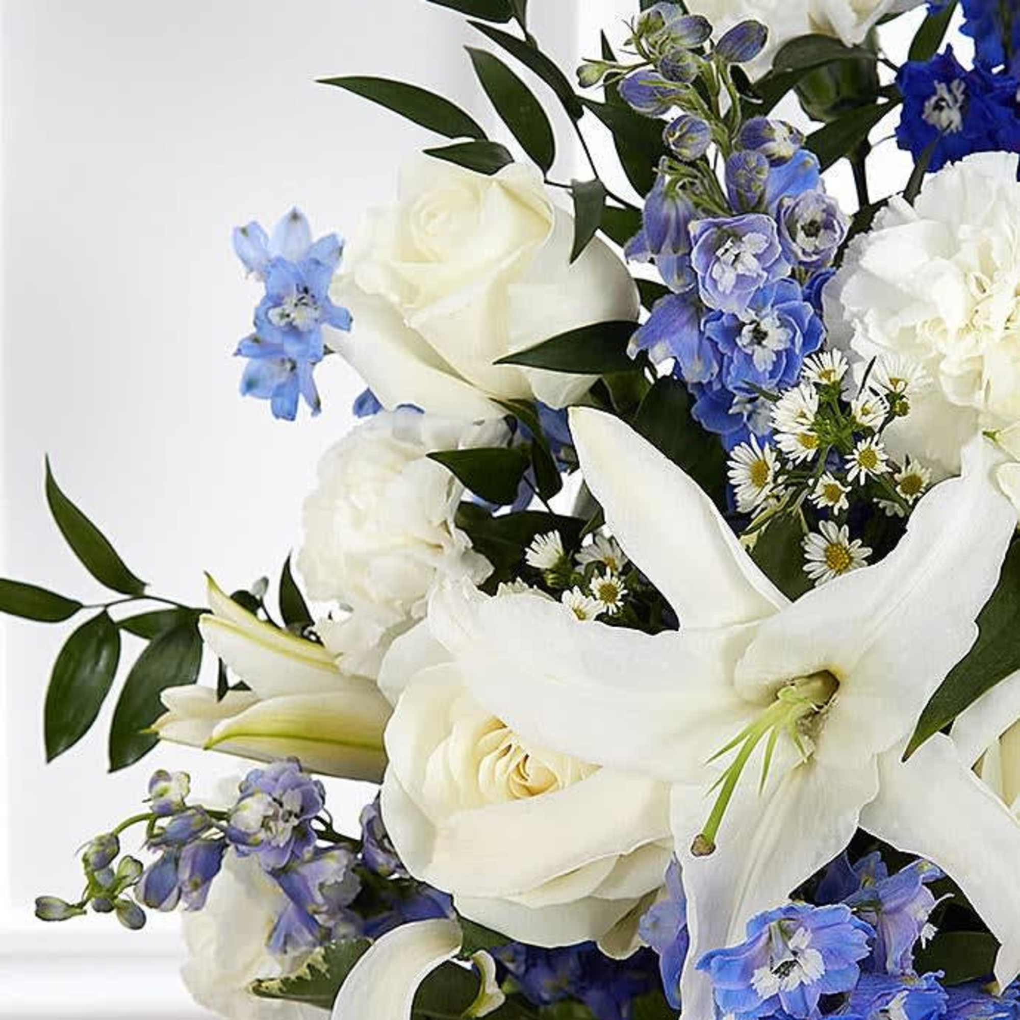 Express your deepest sympathies to a recipient that lost a loved one
