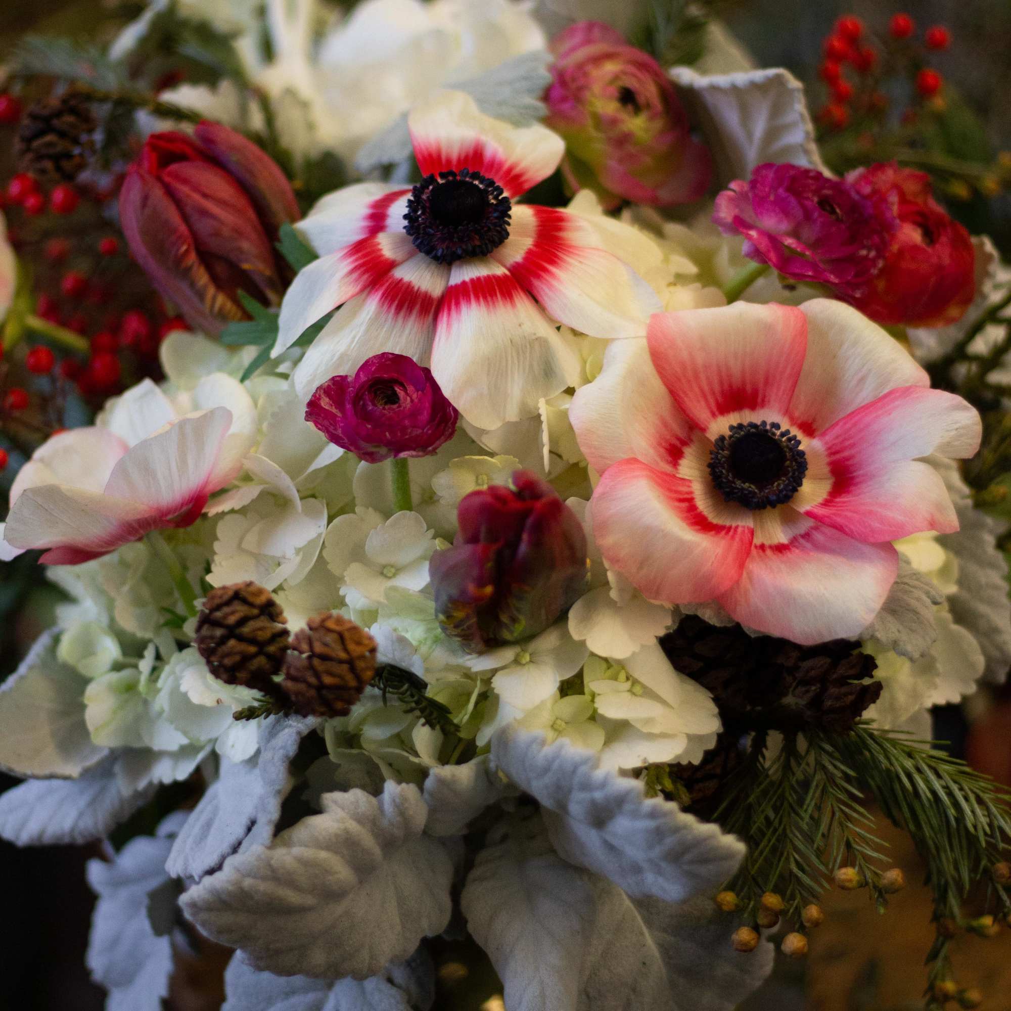 Bouquet of white and pink flowers in a glass vase