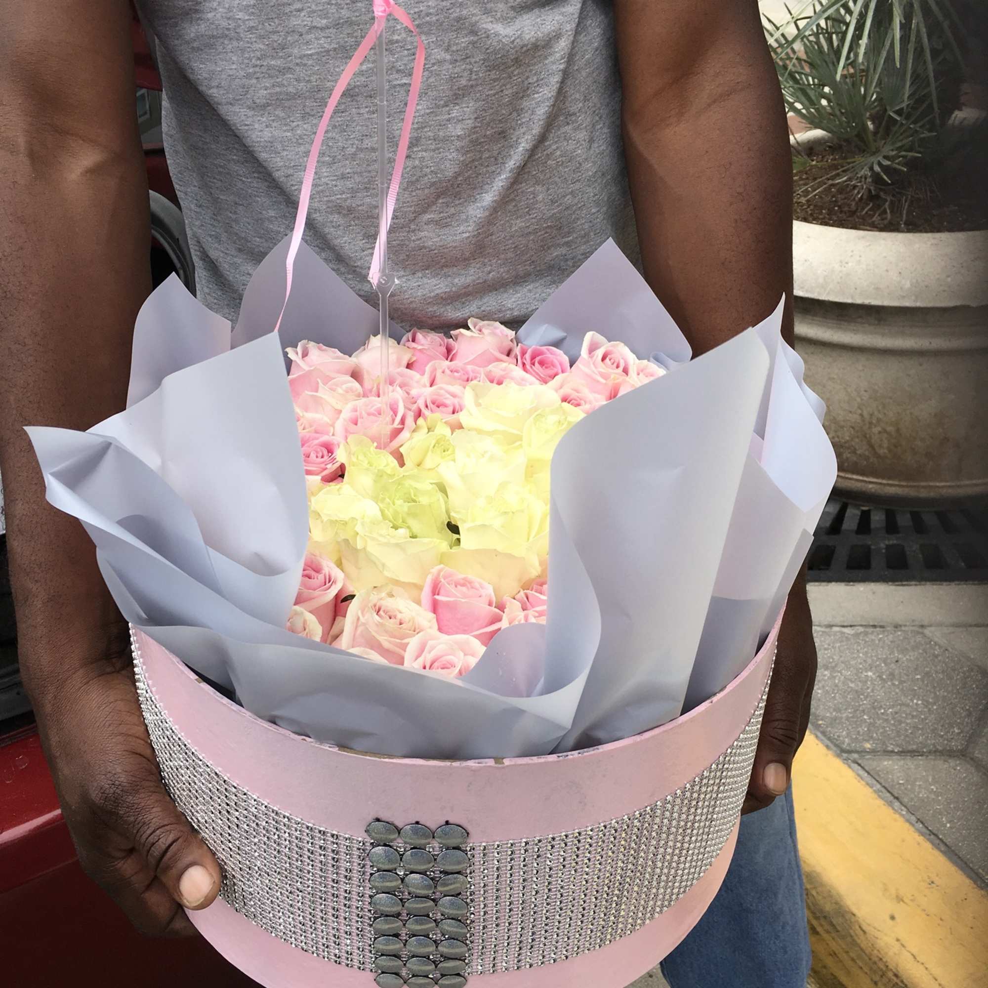 50-100 roses in  any color in a decorative hat box. You, photo 3 of 3