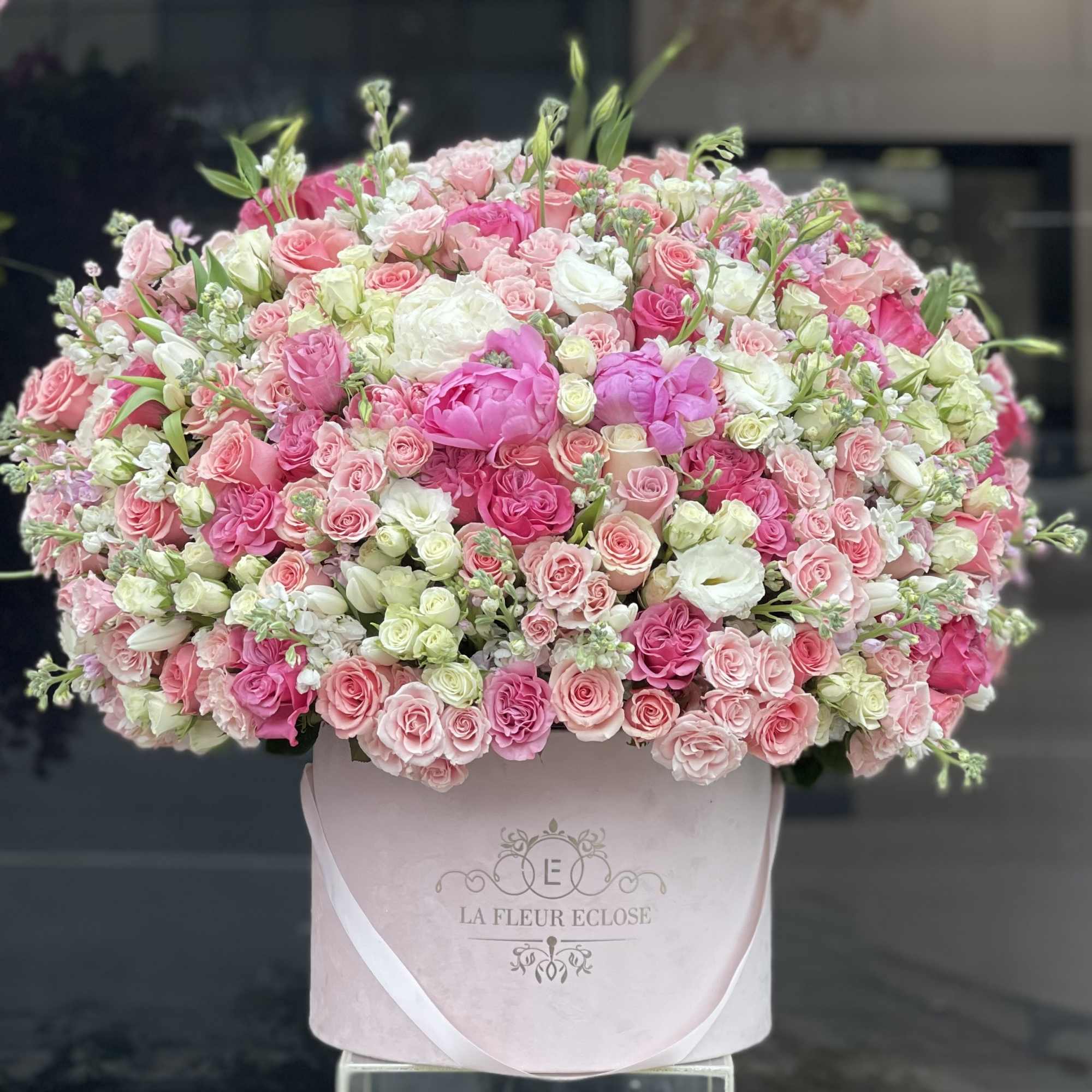 Large pink and white rose bouquet in a pale pink hat box