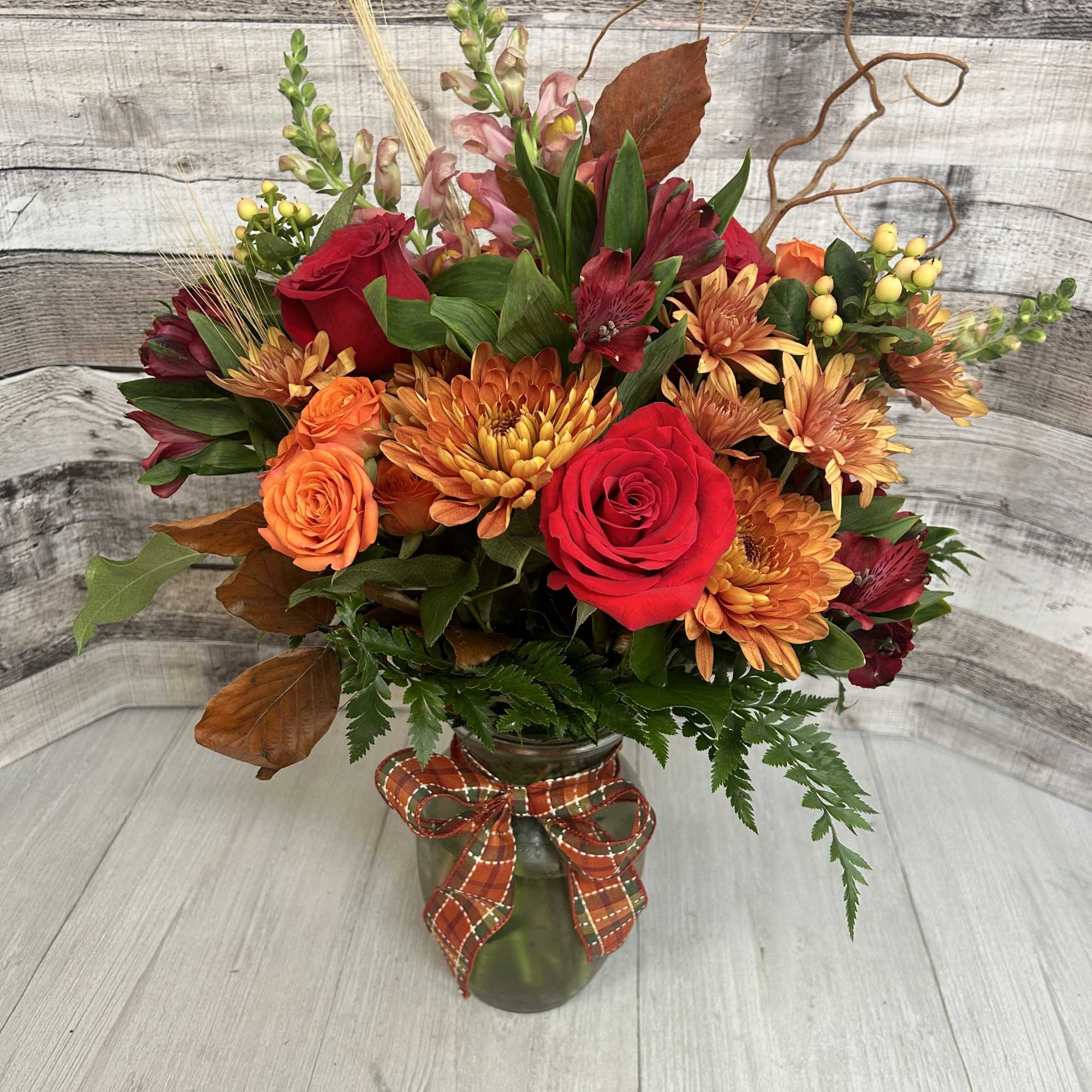 We've captured the warm sun in this stunning  arrangment. This beautiful