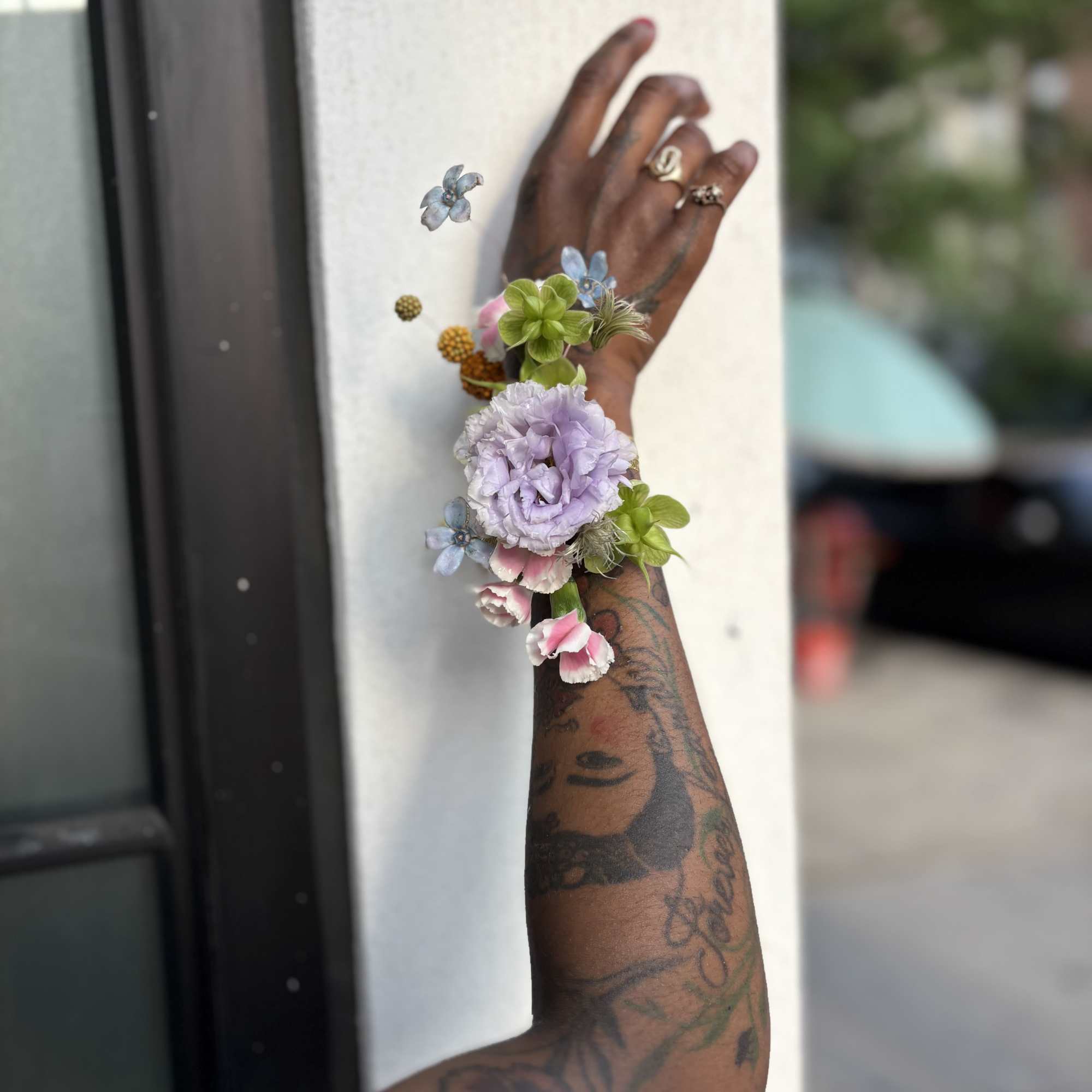 Complete your prom look with our "Floating corsage" cunstructed with rose gold