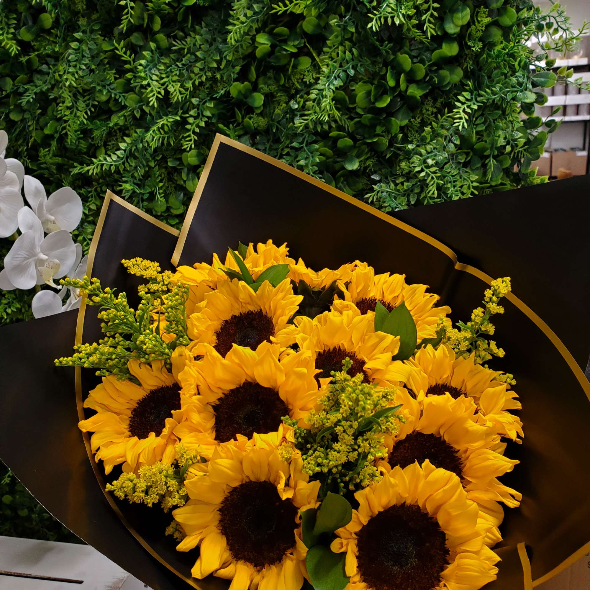 12 sunflowers bouquet